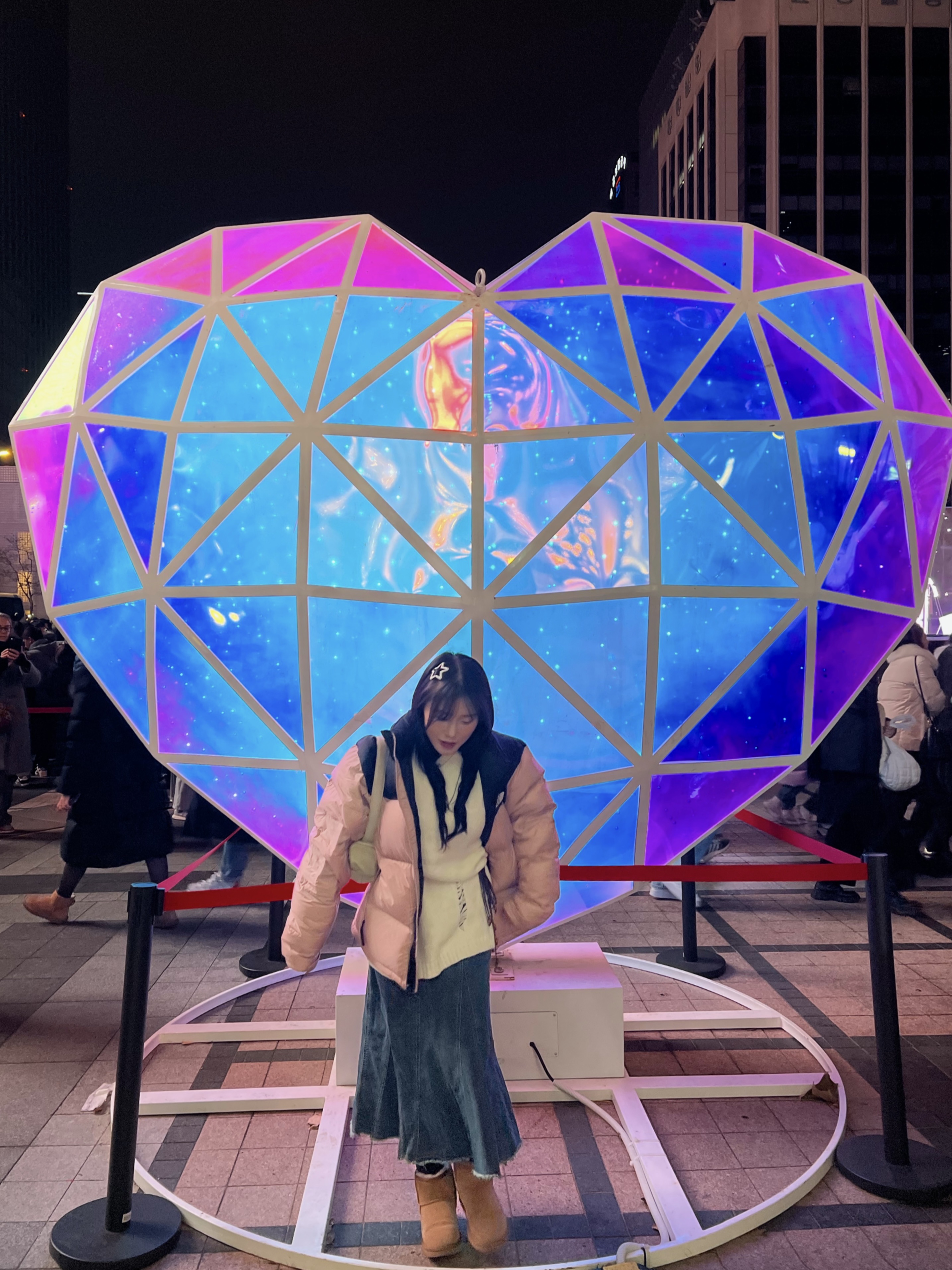(W) The North Face 1996 Eco Nuptse Jacket Dusty Rose, Matin Kim Madeleine Round Bag Light Beige 착용 스타일 - 8
