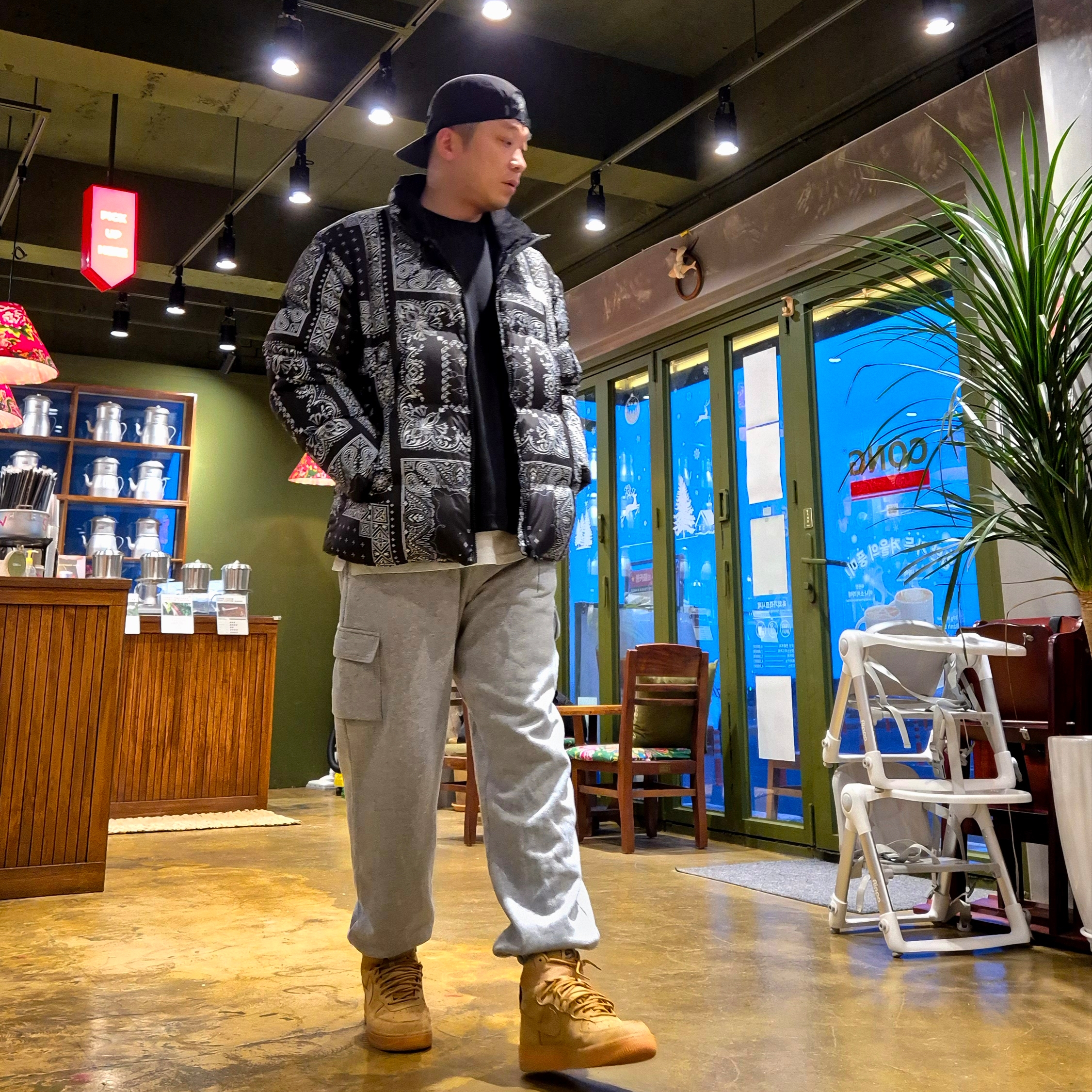 Nike Air Force 1 High '07 LV8 WB Flax, The North Face Novelty Lofty Down Jacket Real Black 착용 스타일 - 1