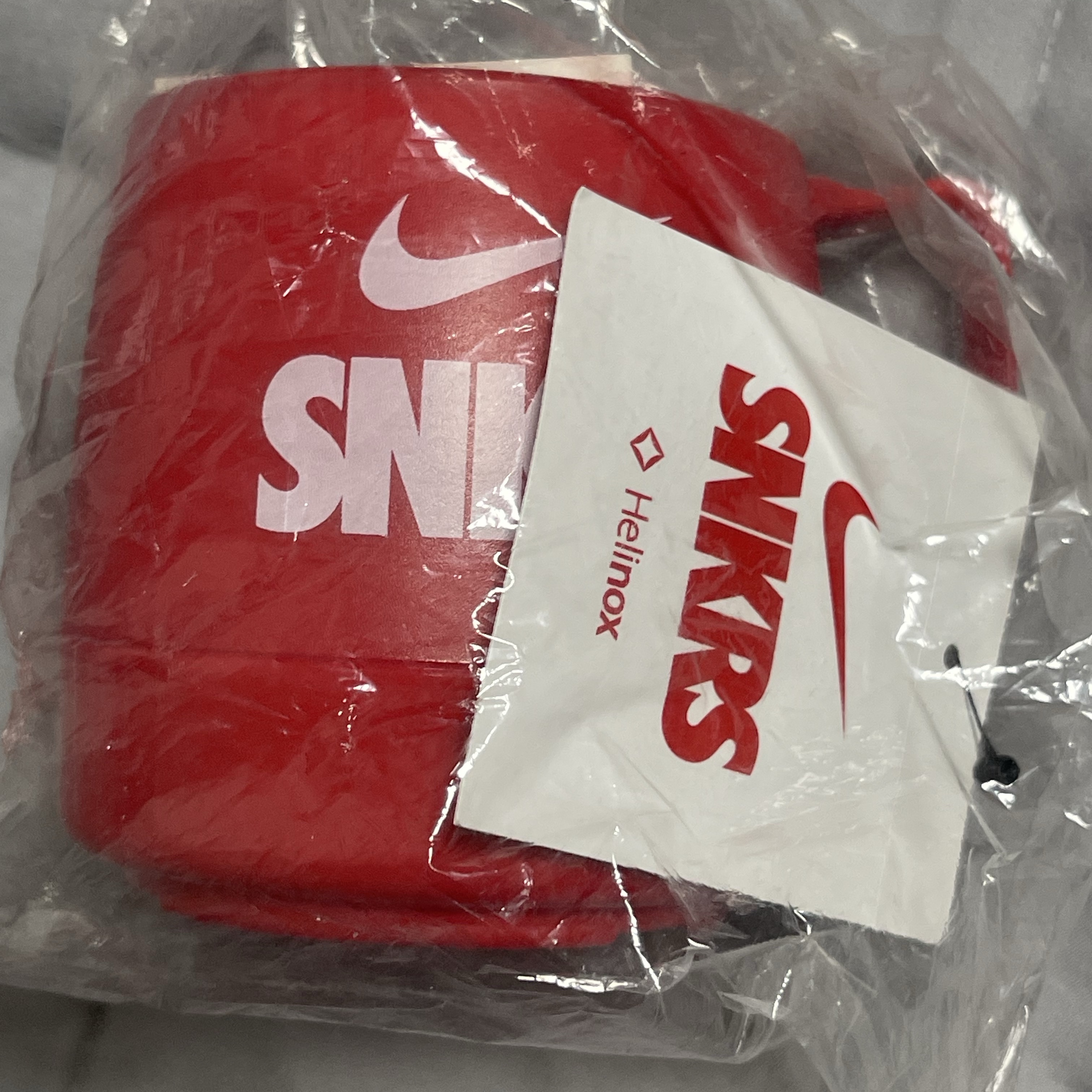 Helinox x Nike SNKRS Lounge Souvenir Dinex Mug Red 착용 스타일