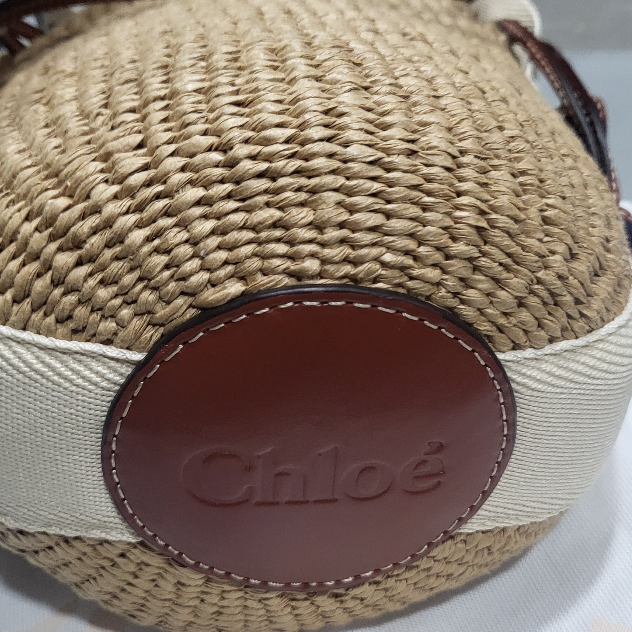 Chloe Small Woody Basket White 착용 스타일 - 2