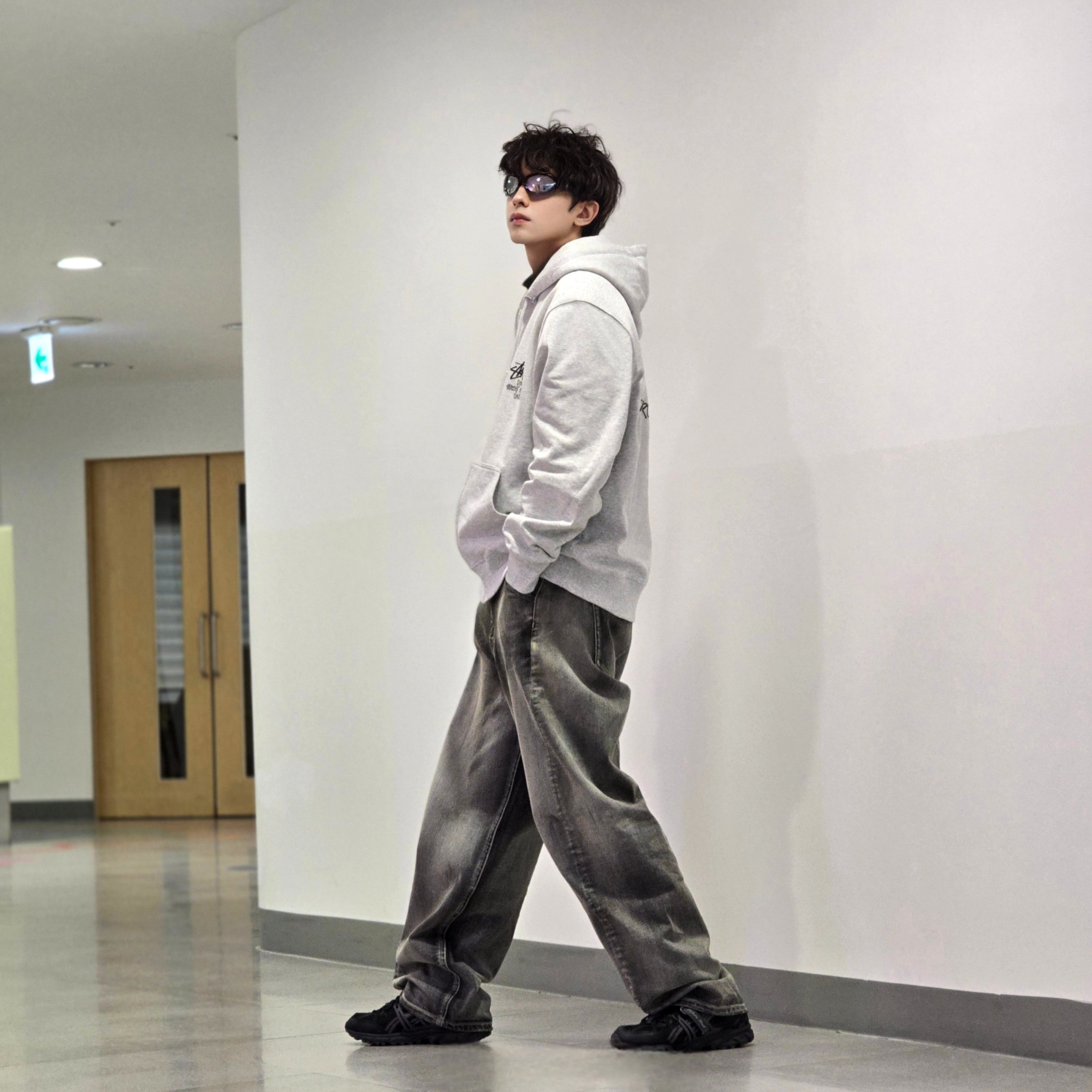Stussy Stock DSM Ginza Zip Hoodie Ash Heather 2023, Asics Gel-Sonoma 15-50 Black Obsidian Grey 착용 스타일 - 7