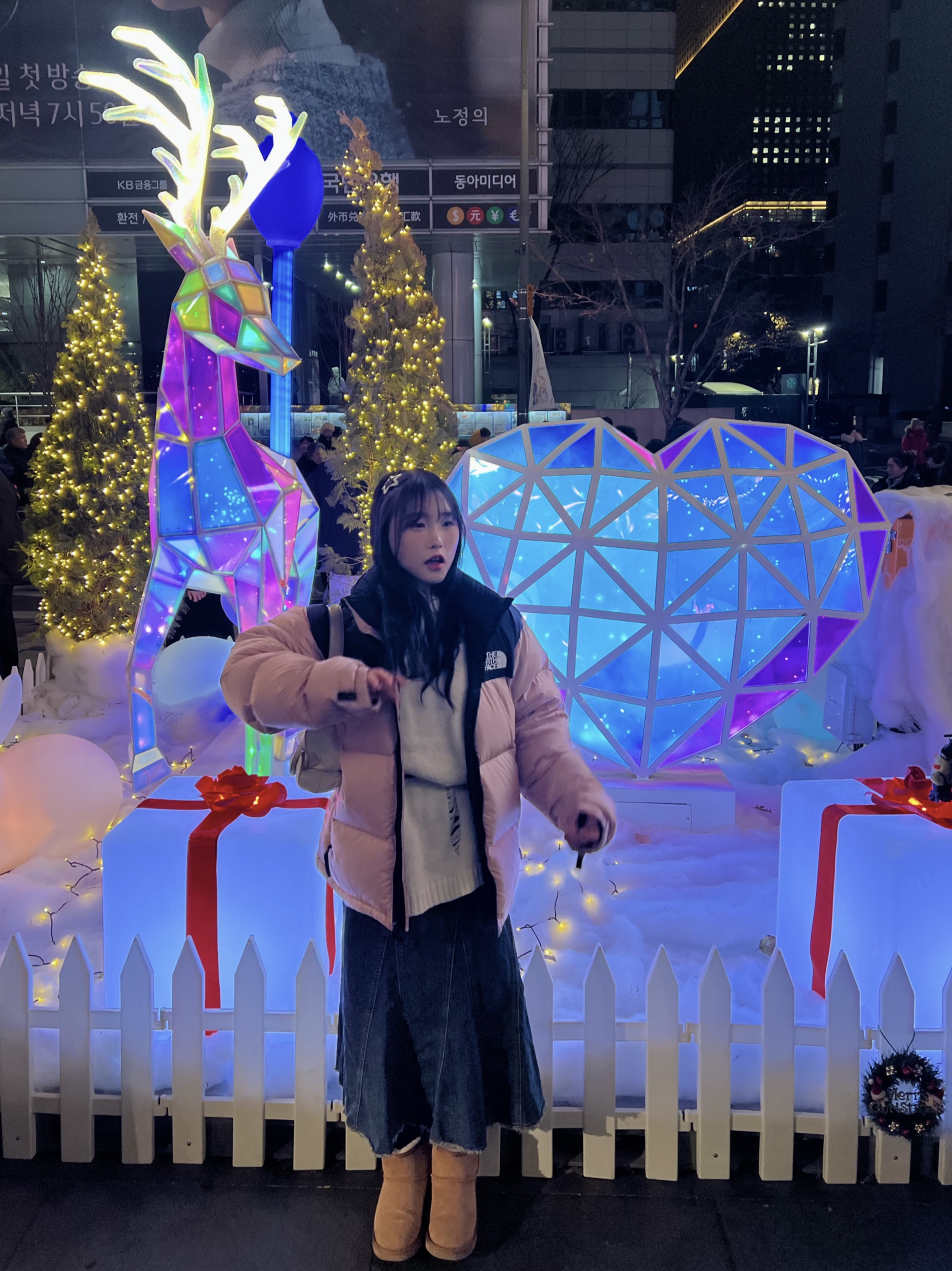 (W) The North Face 1996 Eco Nuptse Jacket Dusty Rose, Matin Kim Madeleine Round Bag Light Beige 착용 스타일 - 3