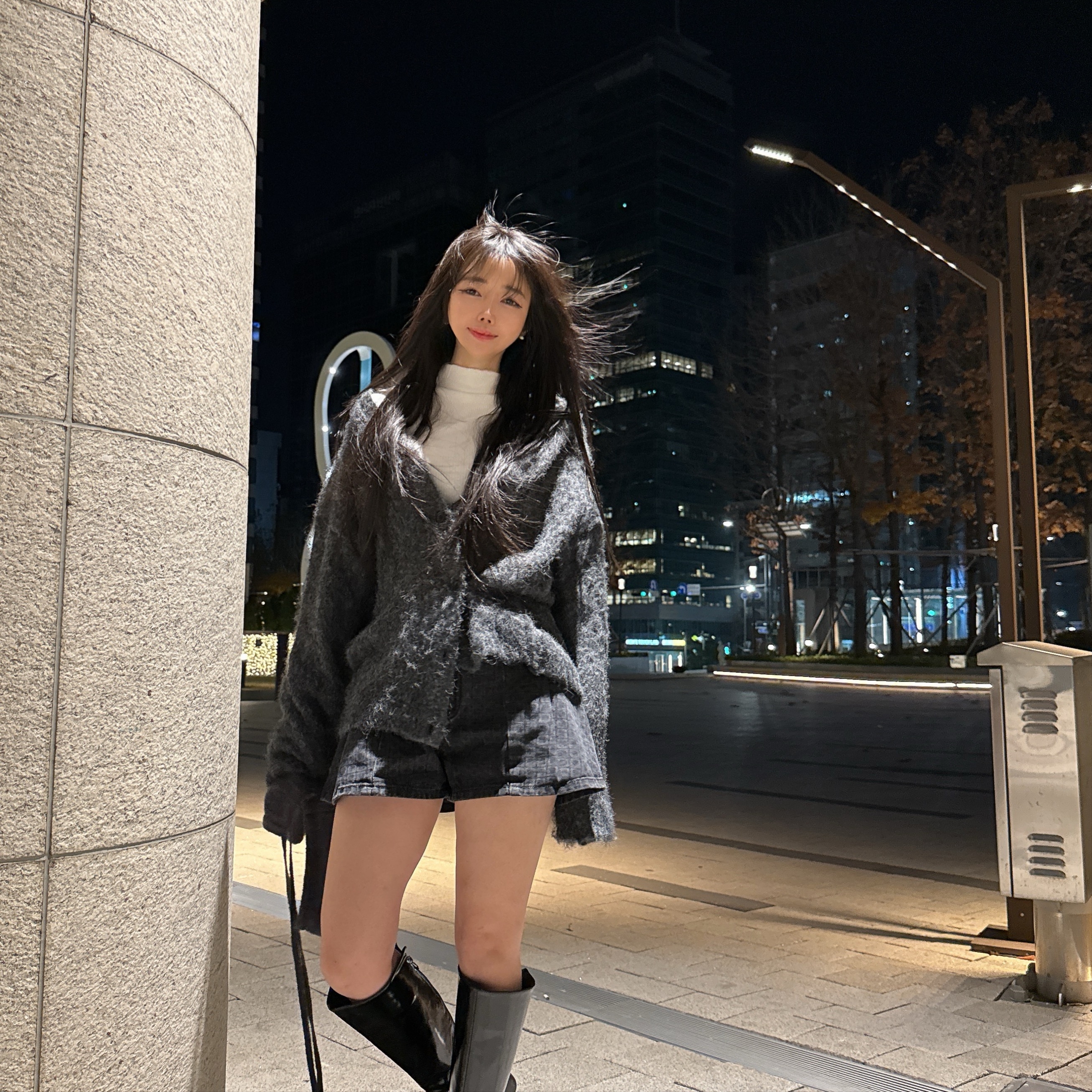 Ganni Wool Beanie Black, Miu Miu Ivy Corduroy Bag Cinnamon 착용 스타일 - 7