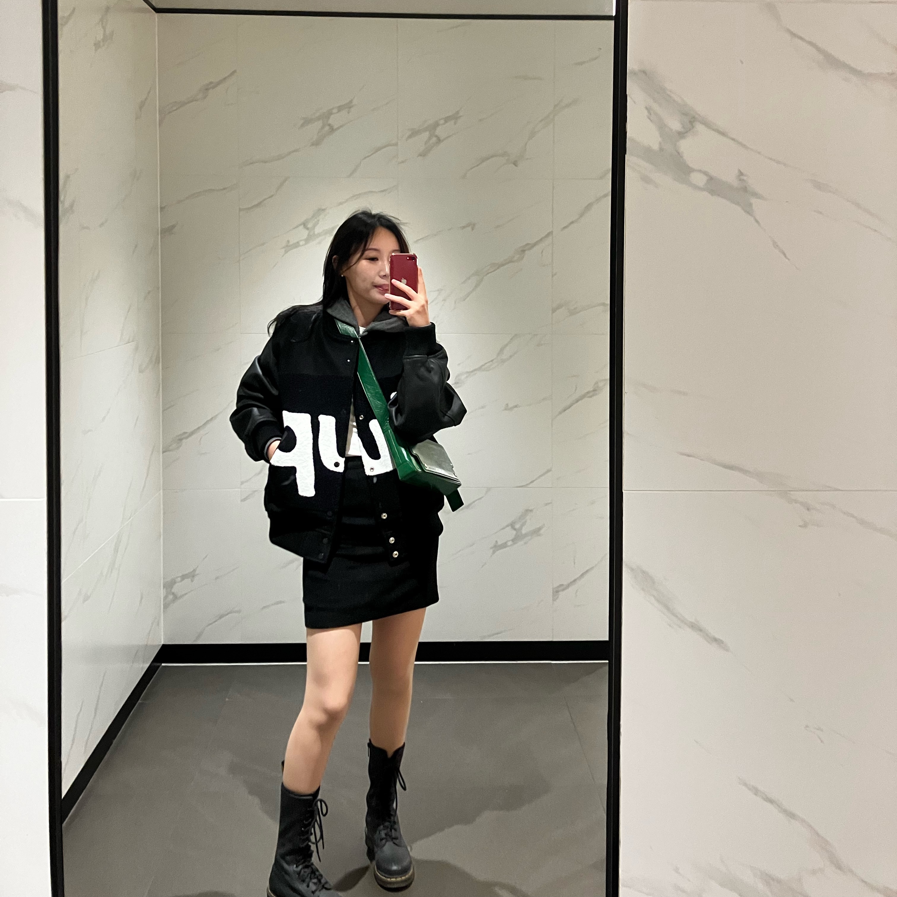 Supreme Big Logo Chenille Varsity Jacket Black - 24SS 착용 스타일