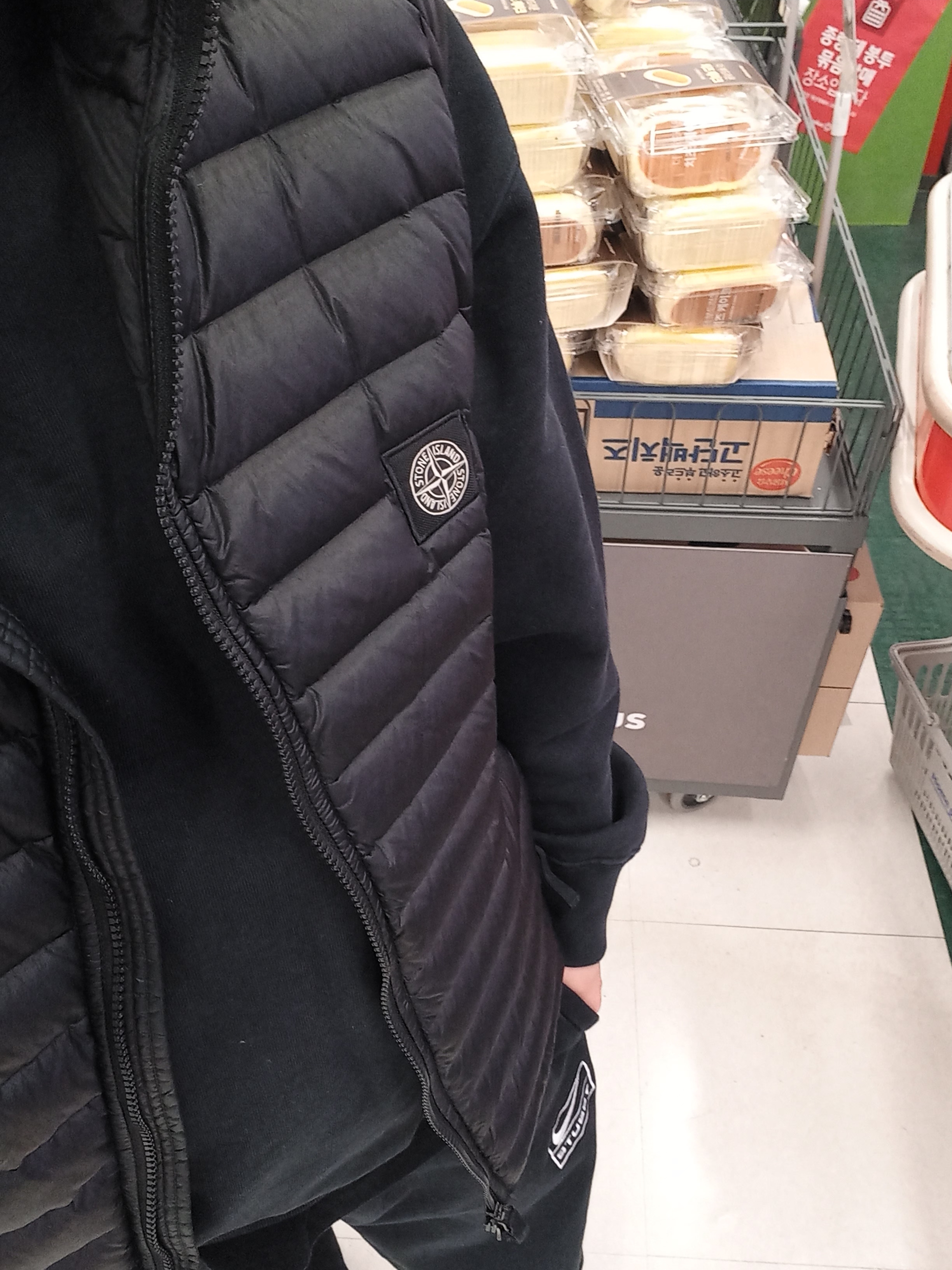 Moncler Logo Baseball Cap Black - 23SS, Nike x Stussy NRG Washed Fleece Crewneck Black (DO5310-010) 착용 스타일 - 3