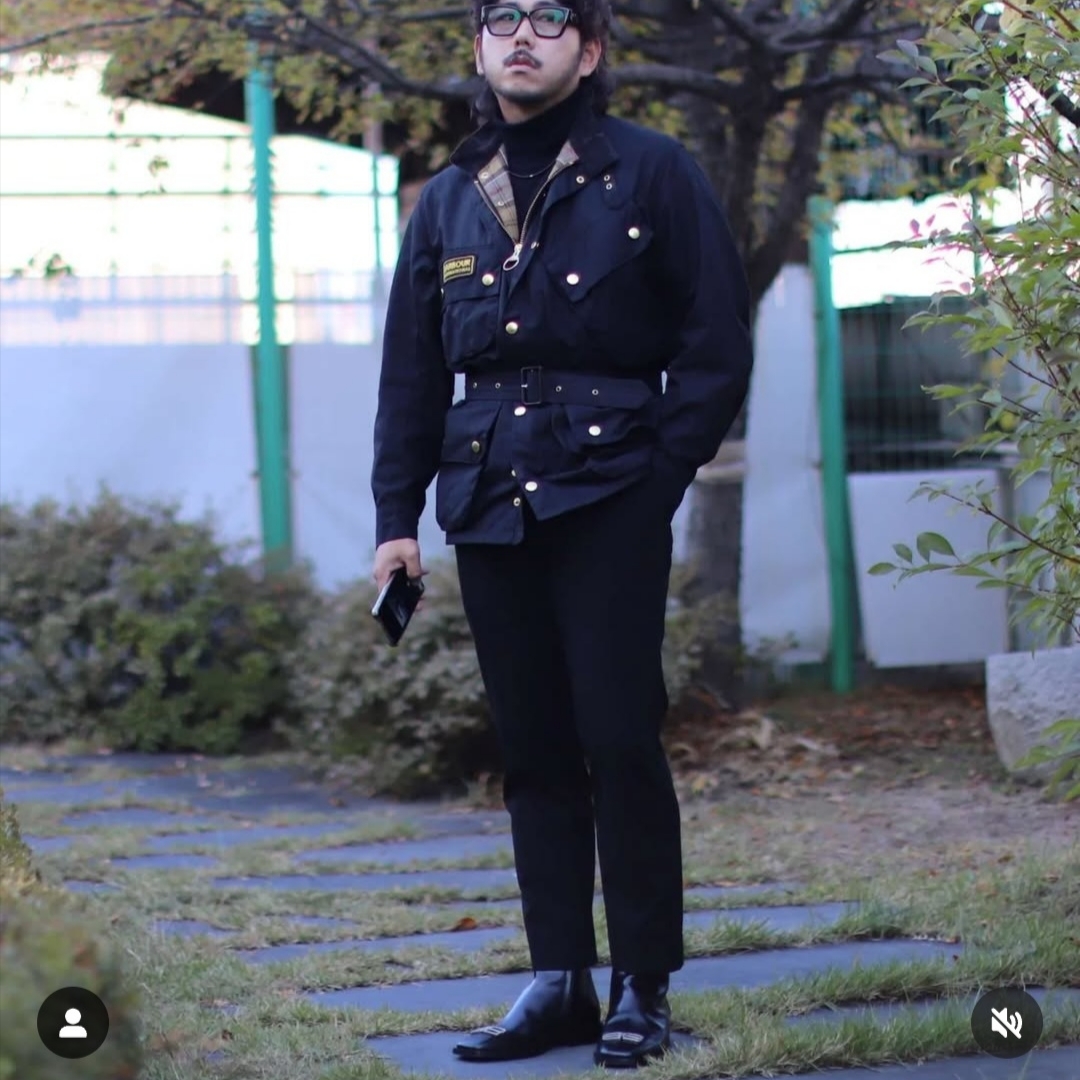 Balenciaga Rim BB Icon Leather Ankle Boots Black, Barbour International Original Wax Jacket Black 착용 스타일