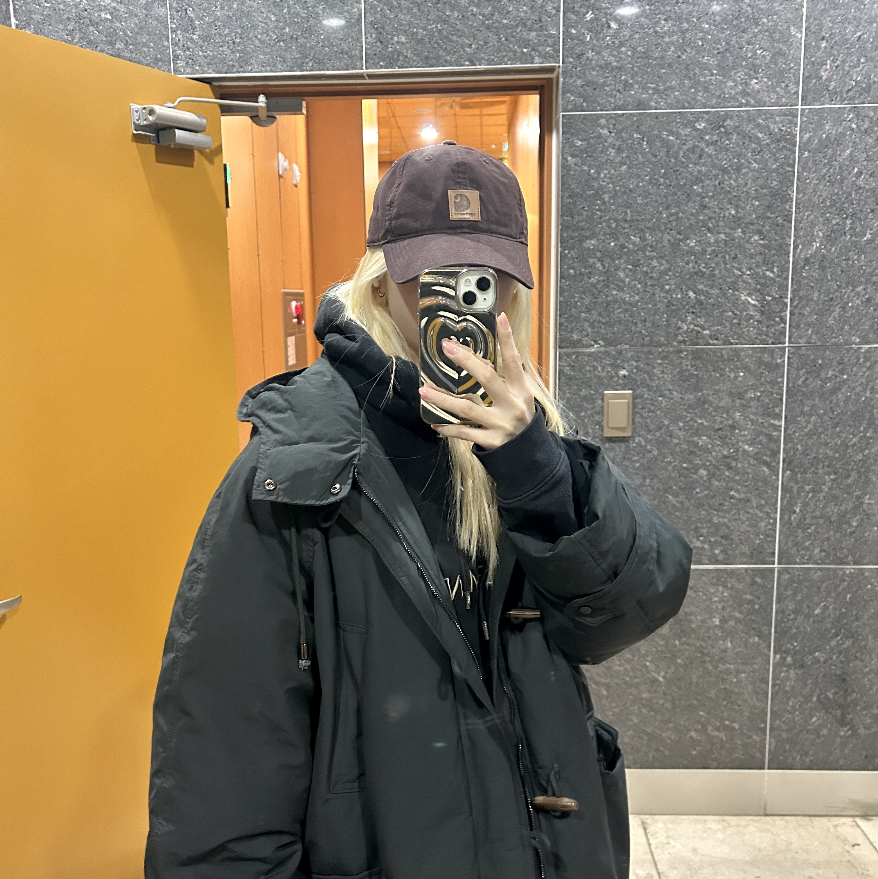 Carhartt Canvas Cap Blackberry 착용 스타일