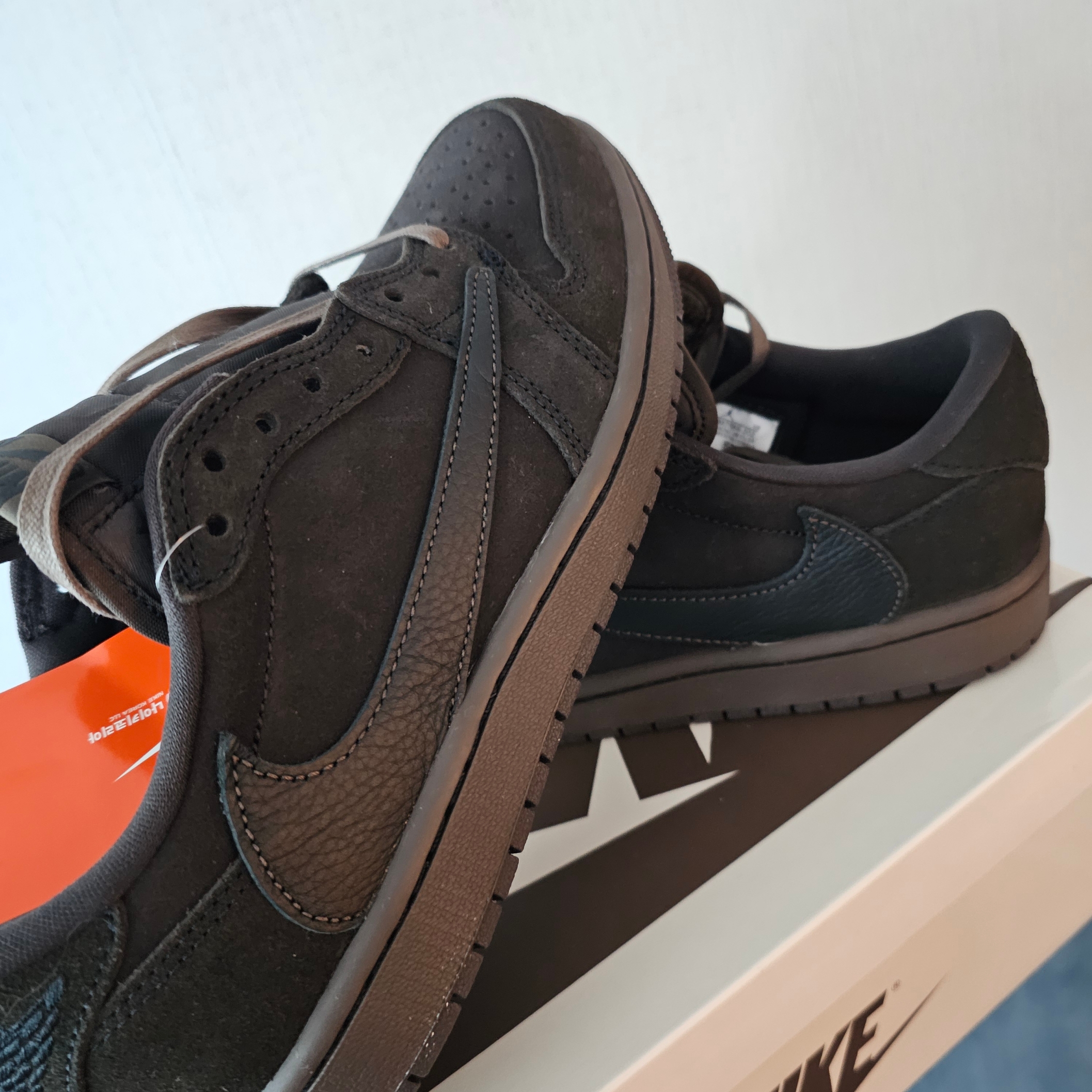 Jordan 1 x Travis Scott Retro Low OG SP Velvet Brown and Dark Mocha 착용 스타일