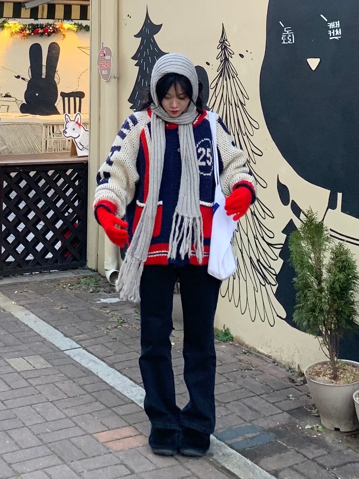 Mosquito Murderers M,M Tote Bag White, Bensimon Finger Hole Gloves Cherry Red 착용 스타일 - 1