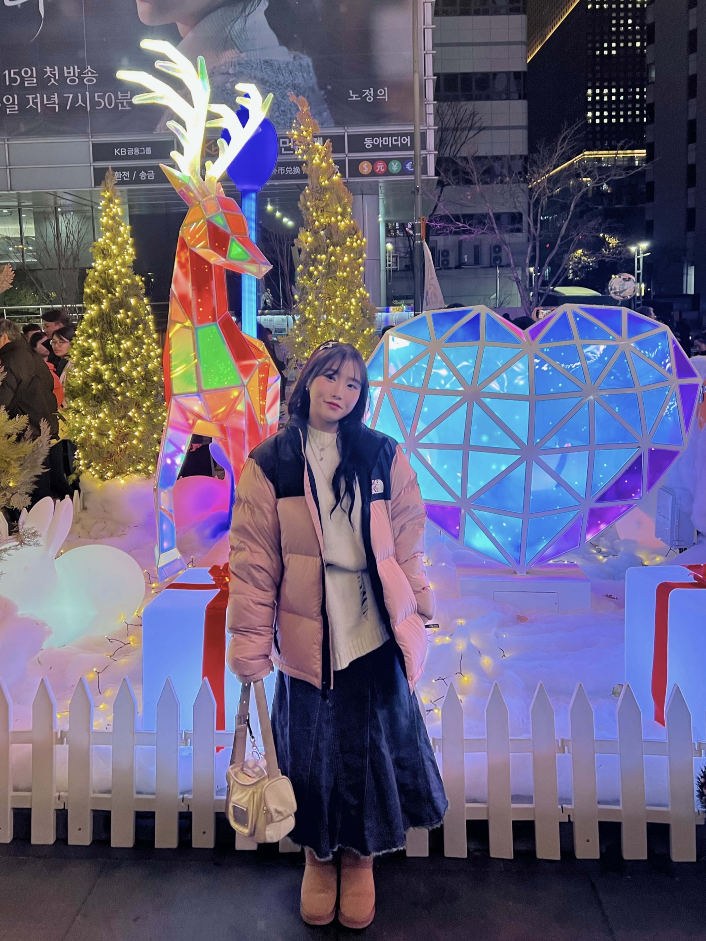 (W) The North Face 1996 Eco Nuptse Jacket Dusty Rose, Matin Kim Madeleine Round Bag Light Beige 착용 스타일 - 10