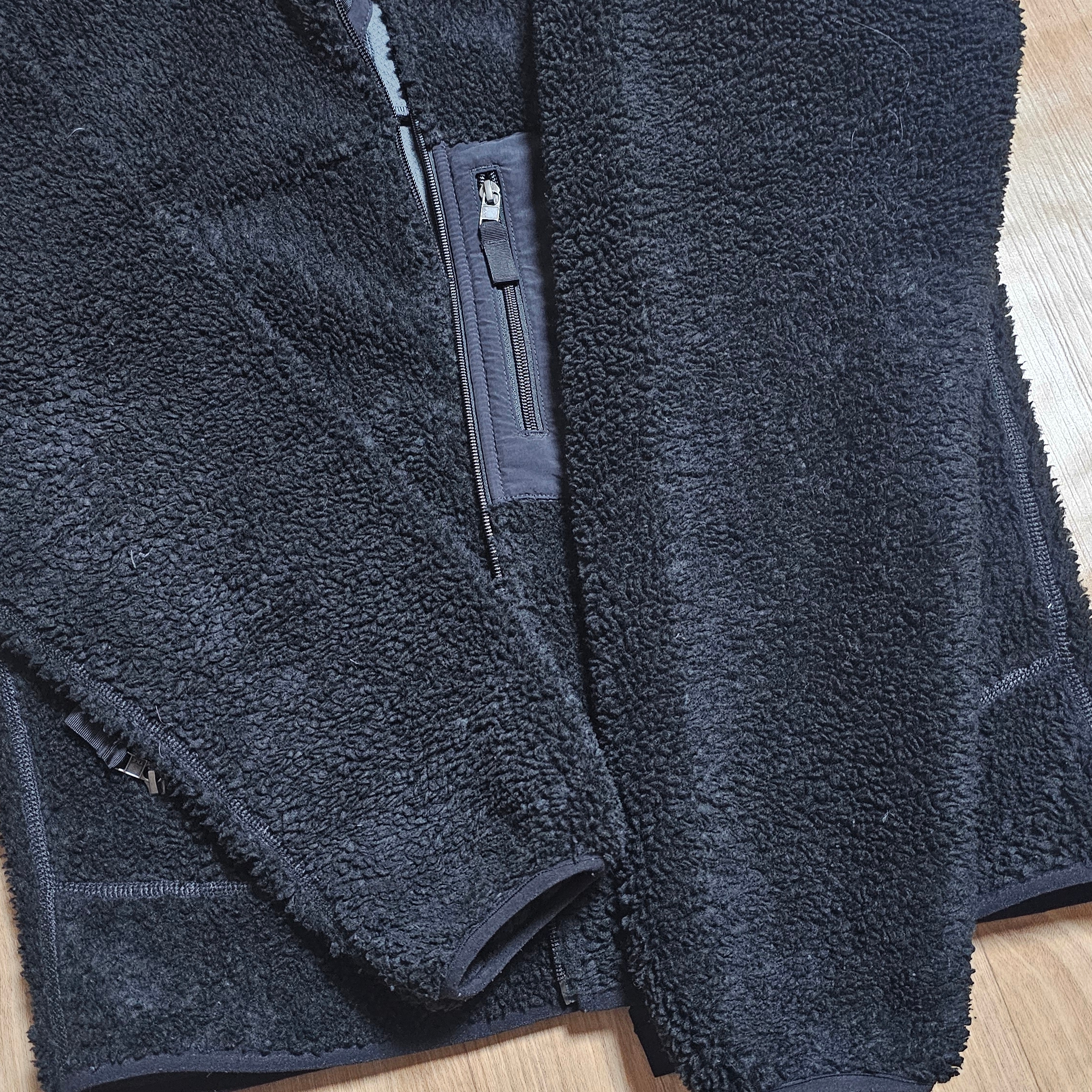 Patagonia Classic Retro-X Jacket Black 착용 스타일