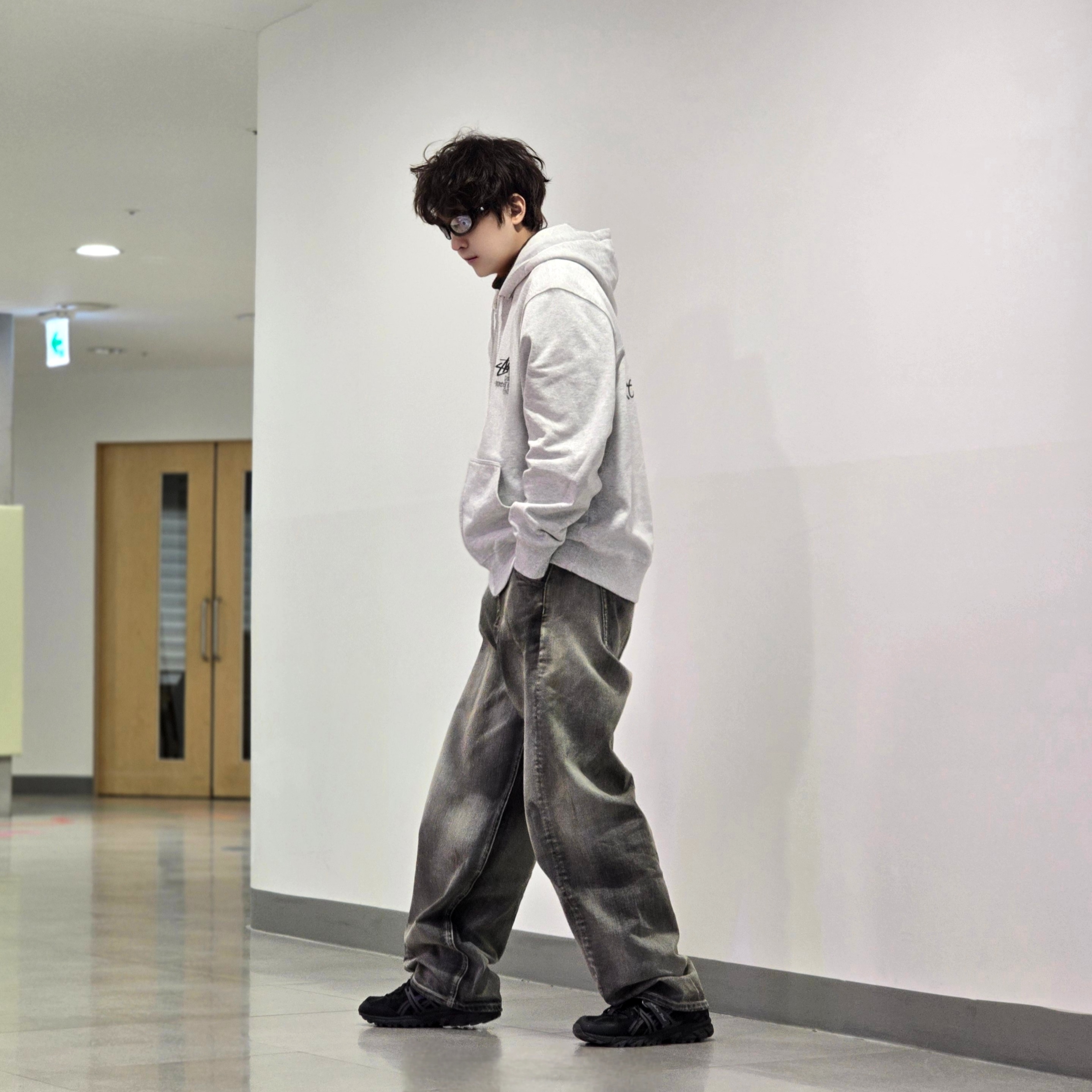 Stussy Stock DSM Ginza Zip Hoodie Ash Heather 2023, Asics Gel-Sonoma 15-50 Black Obsidian Grey 착용 스타일 - 4