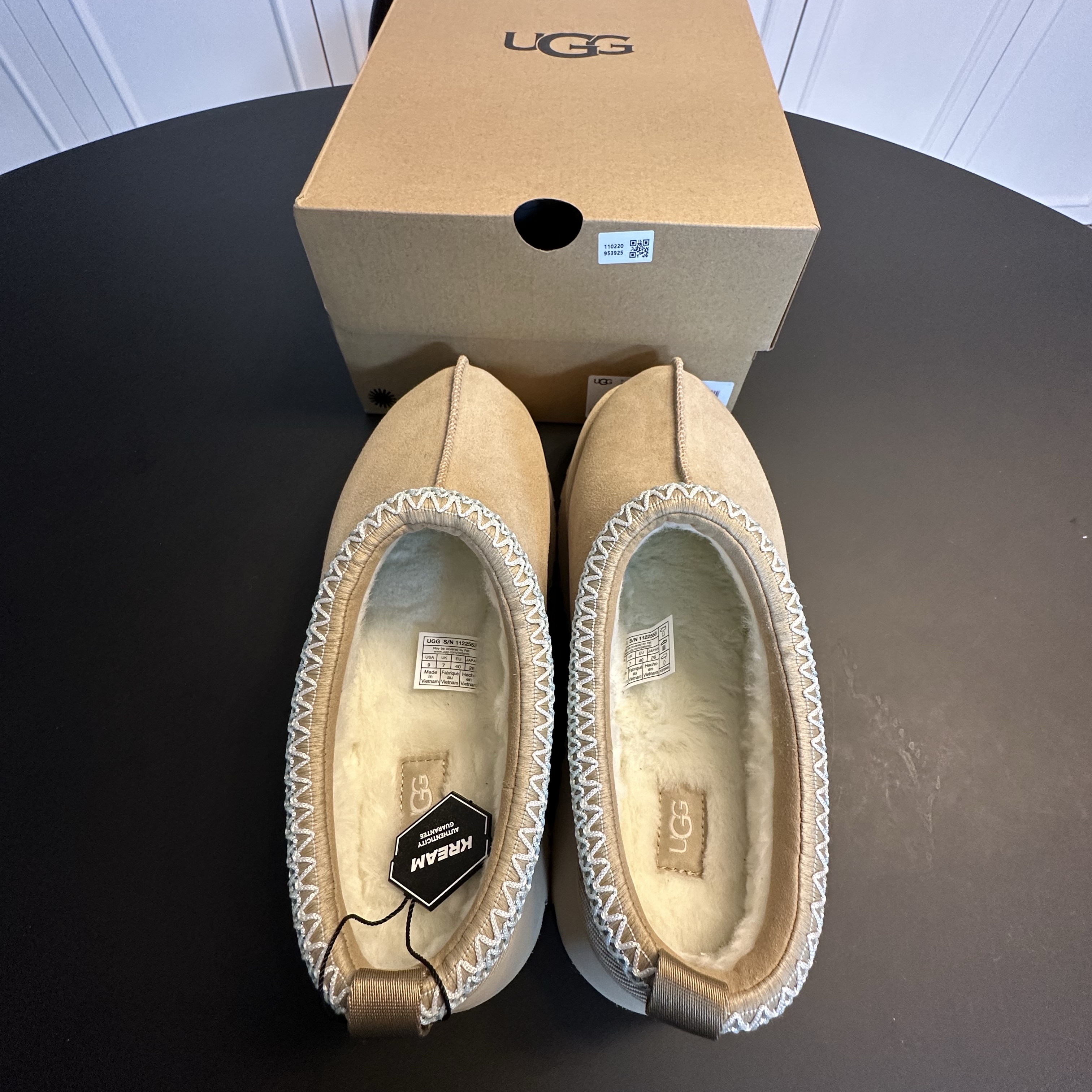 (W) UGG Tazz Slipper Sand 착용 스타일 - 5
