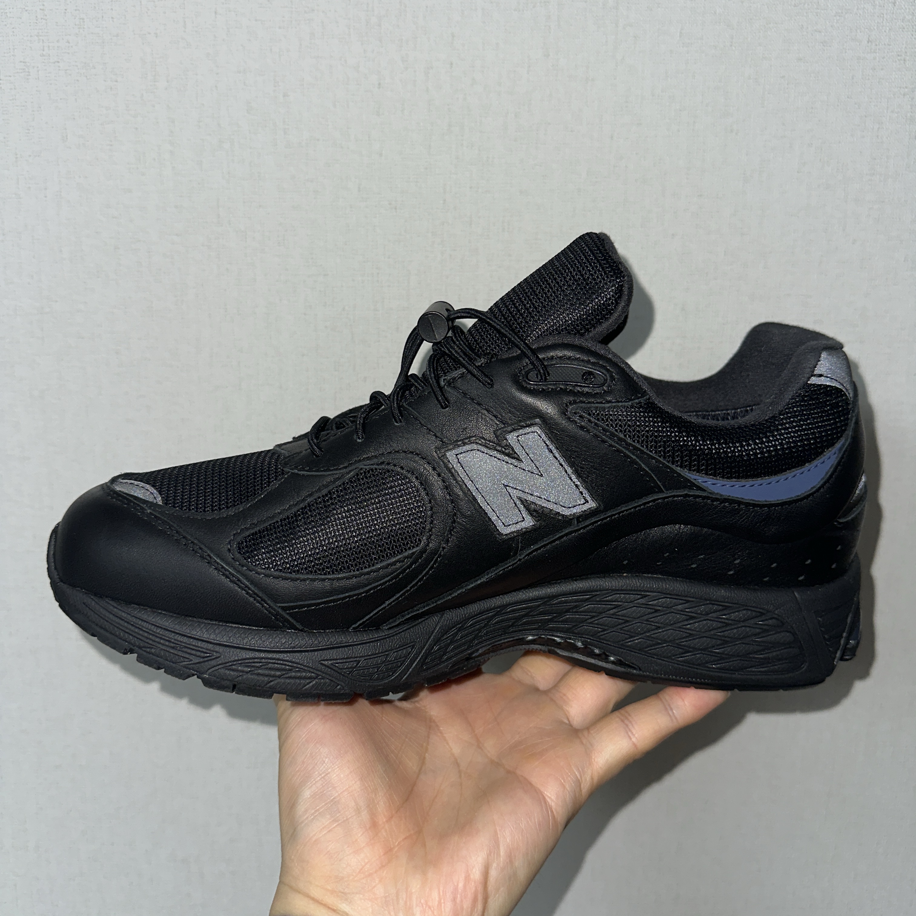 New Balance x JJJJound 2002R Leather Gore-Tex Black Storm 착용 스타일 - 4