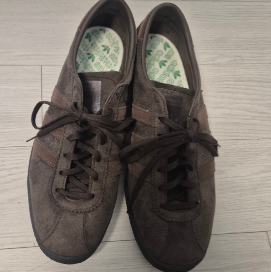 Adidas Tobacco Gruen Dark Brown 착용 스타일