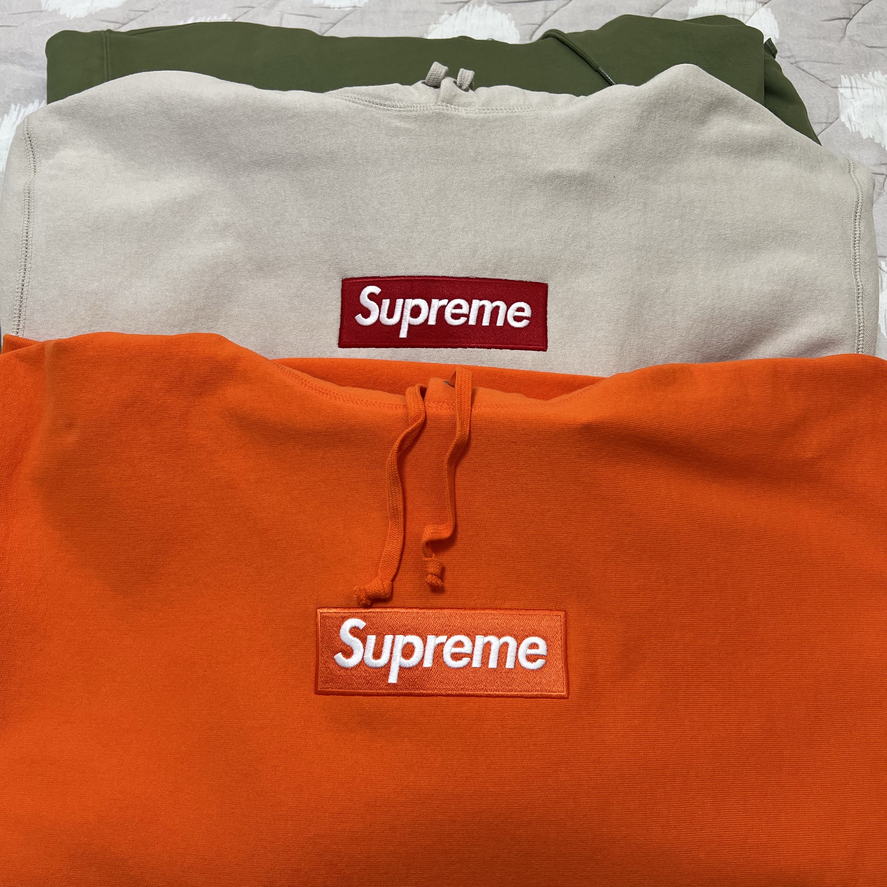 Supreme Box Logo Hooded Sweatshirt Dark Orange - 24FW, Supreme Box Logo Hooded Sweatshirt Stone - 24FW 착용 스타일 - 1