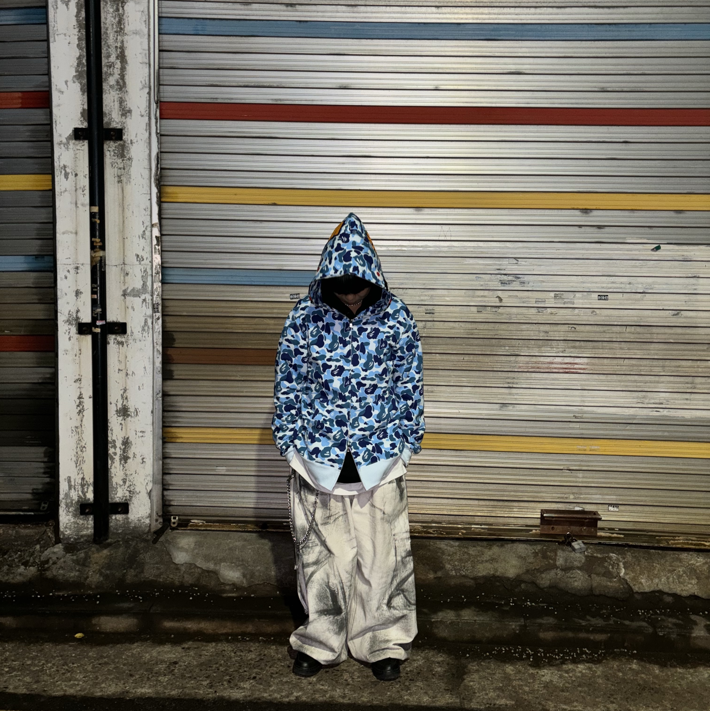 BAPE Color Camo Shark Full Zip Hoodie Navy 착용 스타일 - 5