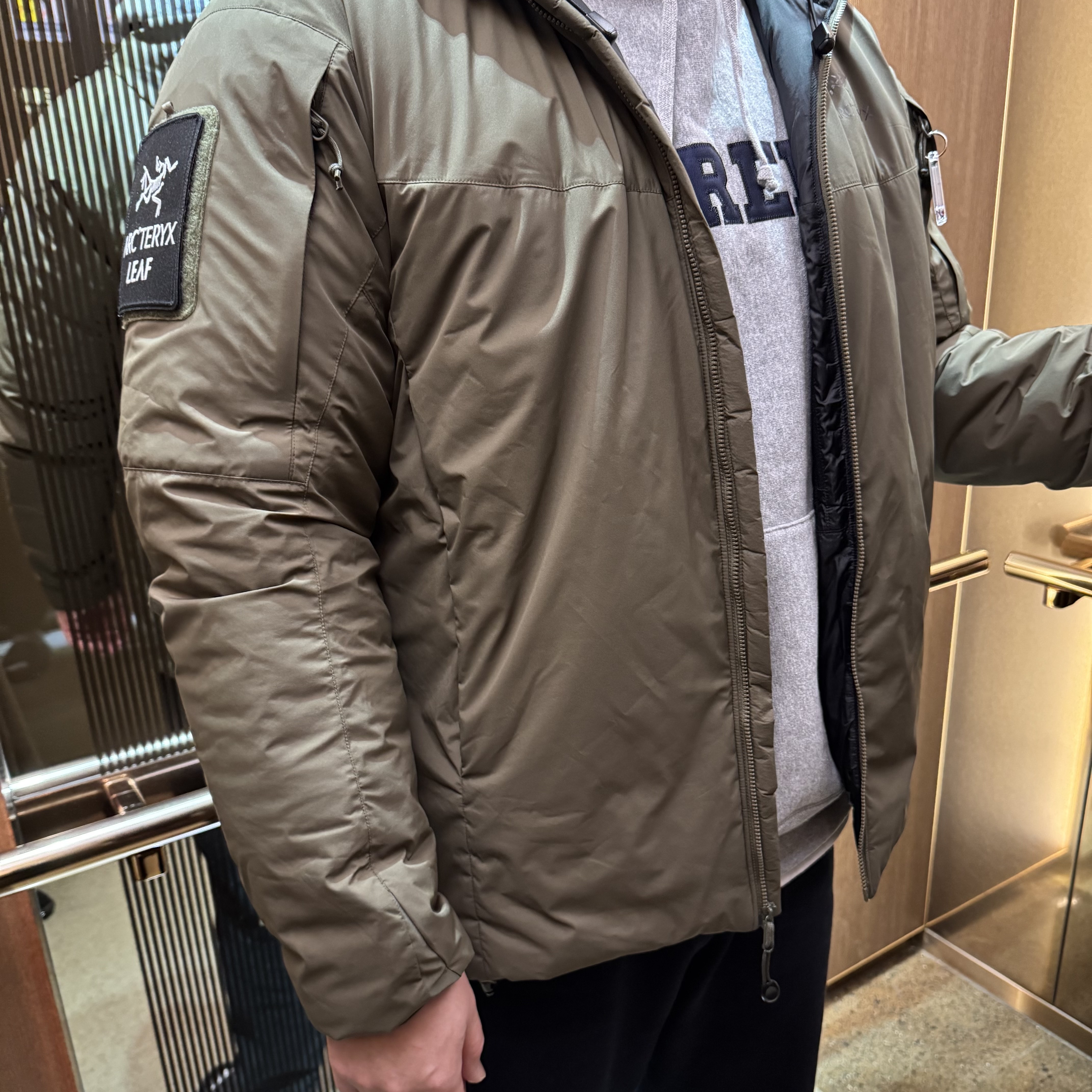 Arc'teryx LEAF Cold WX Hoody LT Gen 2 Ranger Green, Supreme Collegiate Hooded Sweatshirt Heather Grey - 24SS 착용 스타일