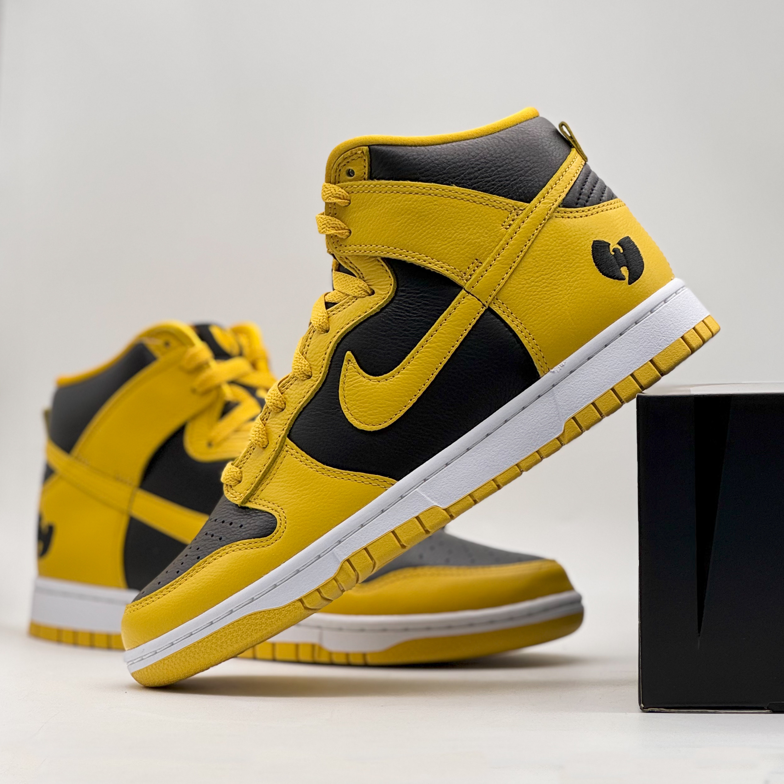 Nike Wu-Tang Clan Dunk High Black and Pollen 착용 스타일 - 7