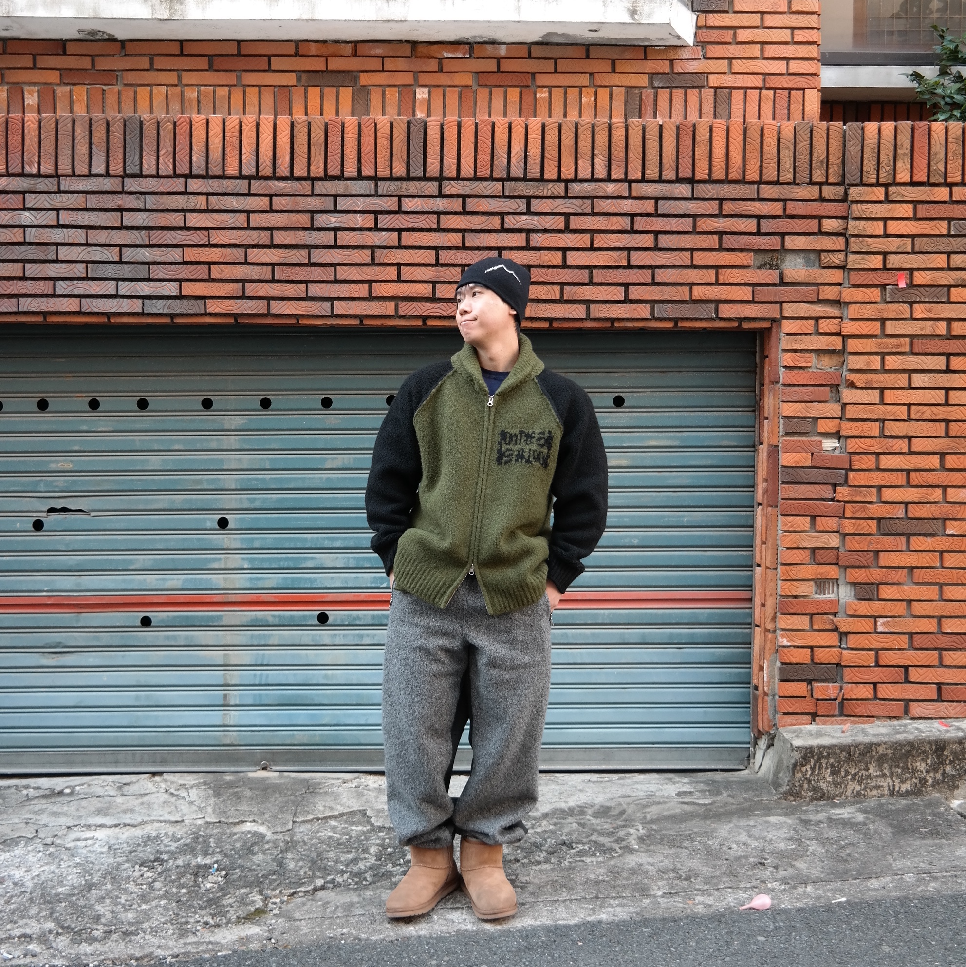 Cayl Logo Short Beanie Black, UGG Classic Mini Boots Chestnut 착용 스타일 - 1