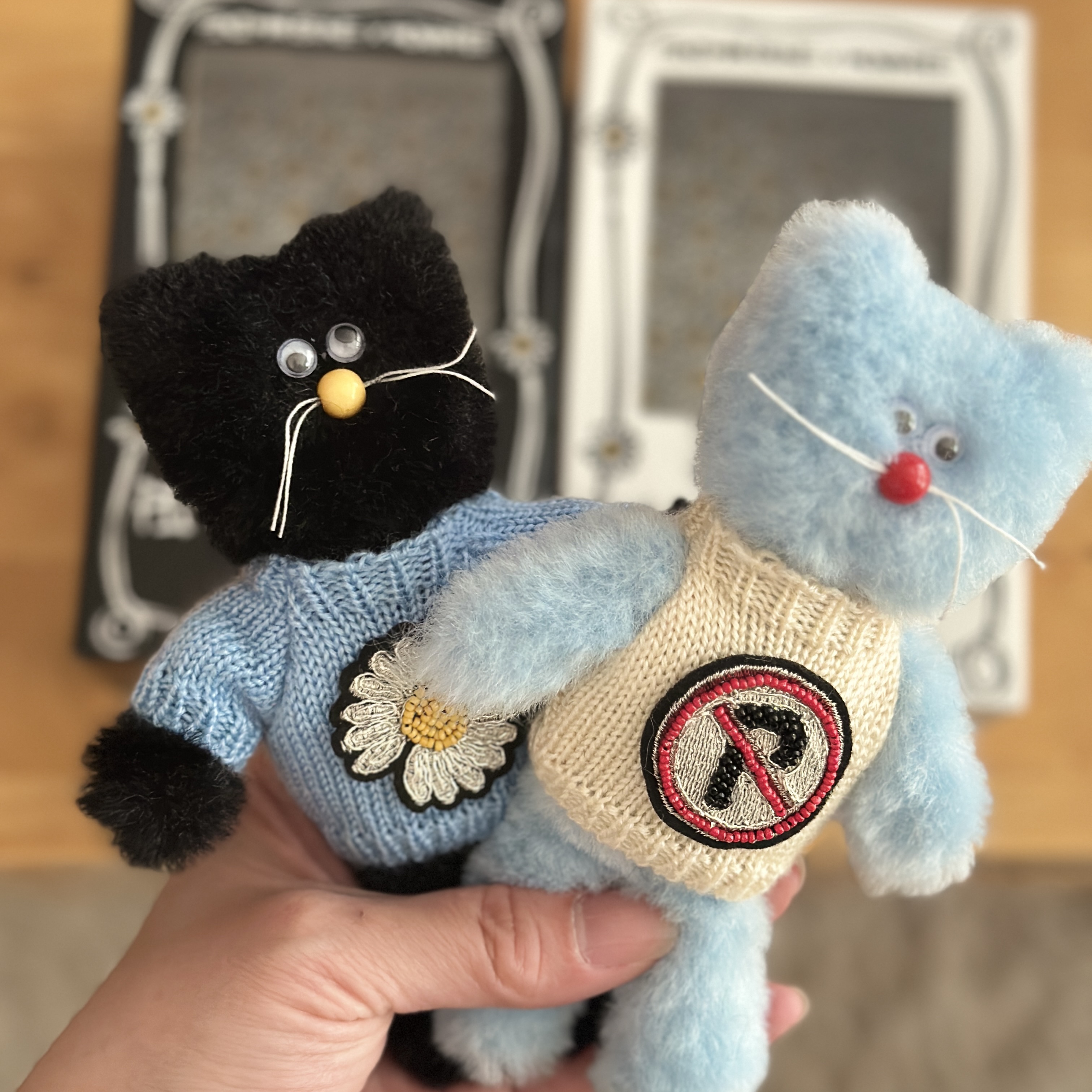 Monamhee x Peaceminusone Daihee Plush Keyring 착용 스타일