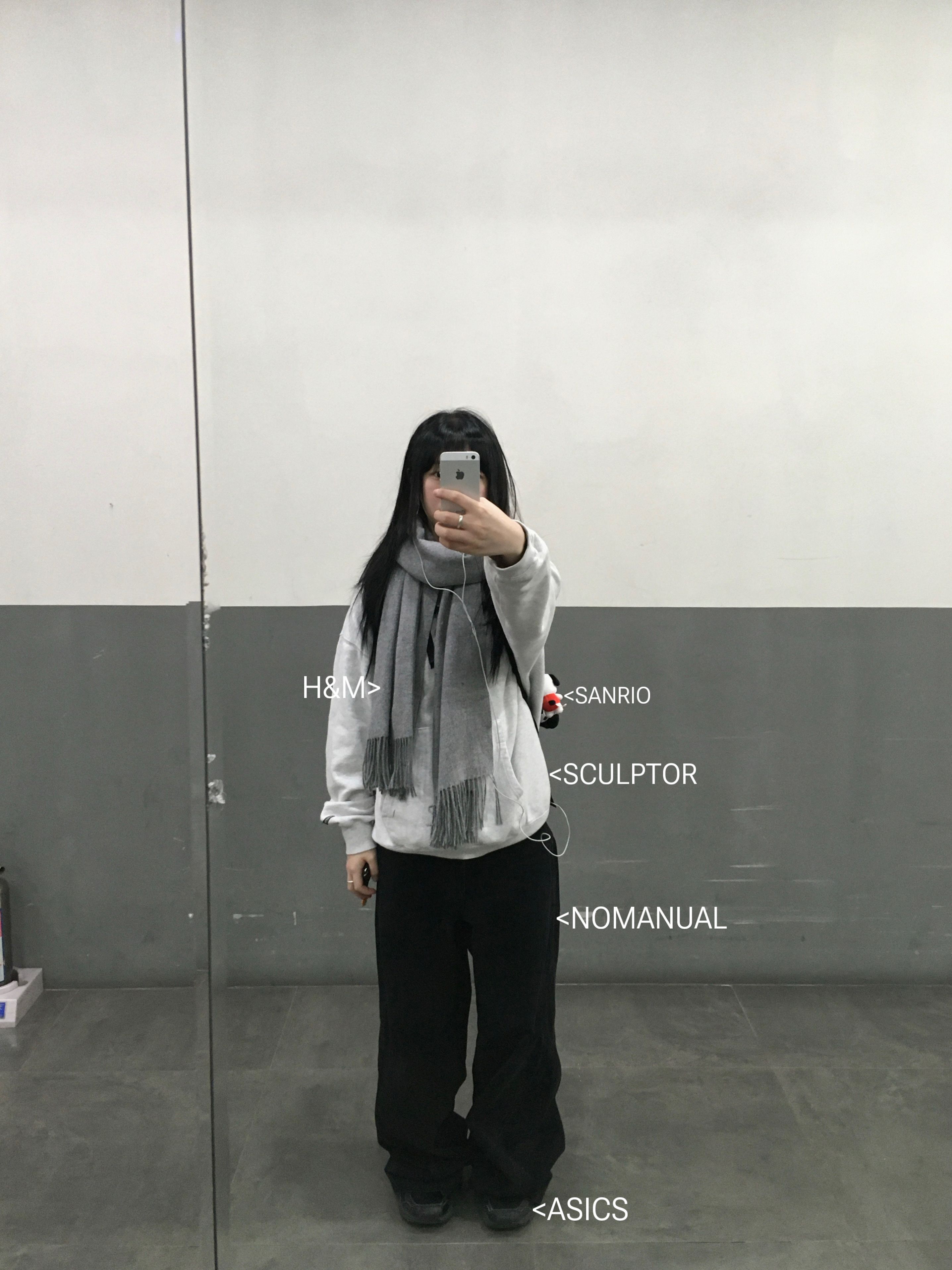(W) UGG Mini Platform Boots Black, Sou Sou Canvas Soft Gamaguchi Bag (Double Layer) 착용 스타일 - 4
