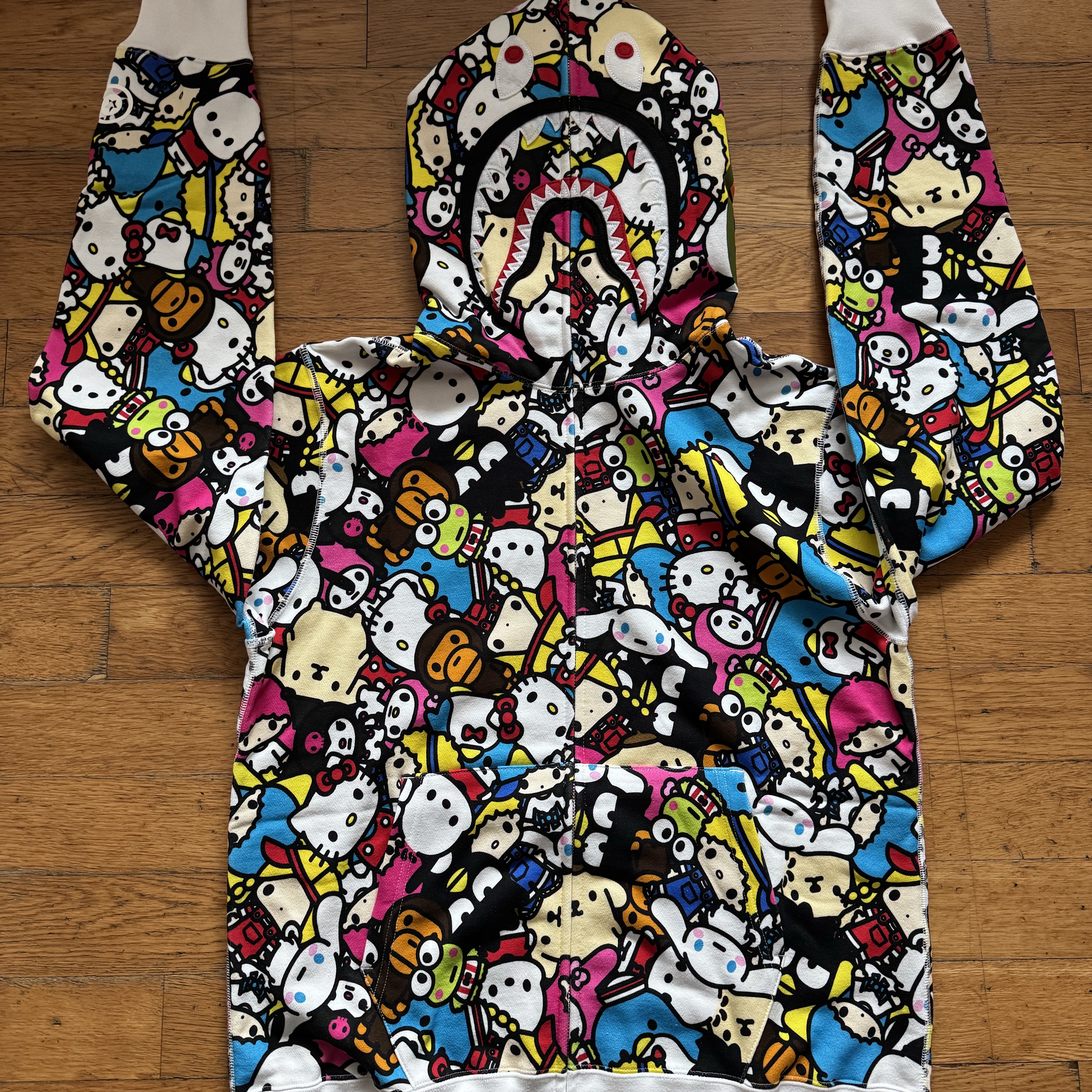 BAPE Baby Milo x Sanrio Characters Shark Full Zip Hoodie Multi 착용 스타일 - 1