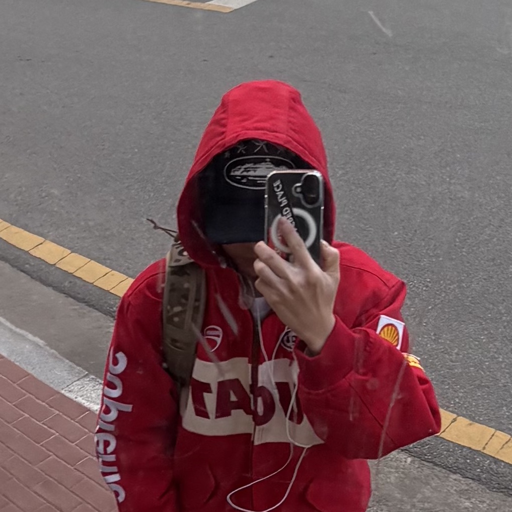 Corteiz 5 Starz Alcatraz Trucker Black, Supreme x Ducati Hooded Racing Jacket Red - 24SS 착용 스타일
