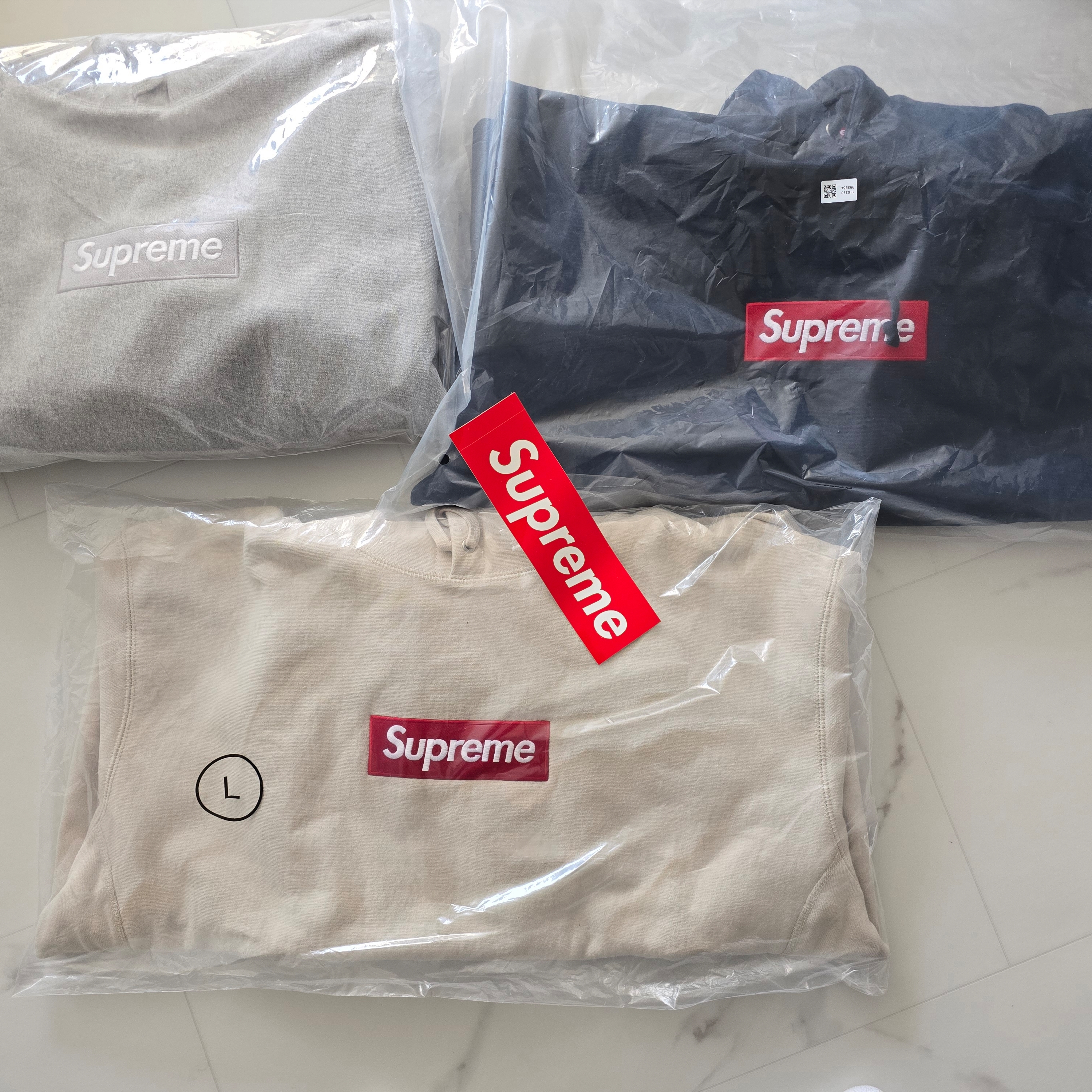 Supreme Box Logo Hooded Sweatshirt Stone - 24FW, Supreme Box Logo Hooded Sweatshirt Navy - 24FW 착용 스타일