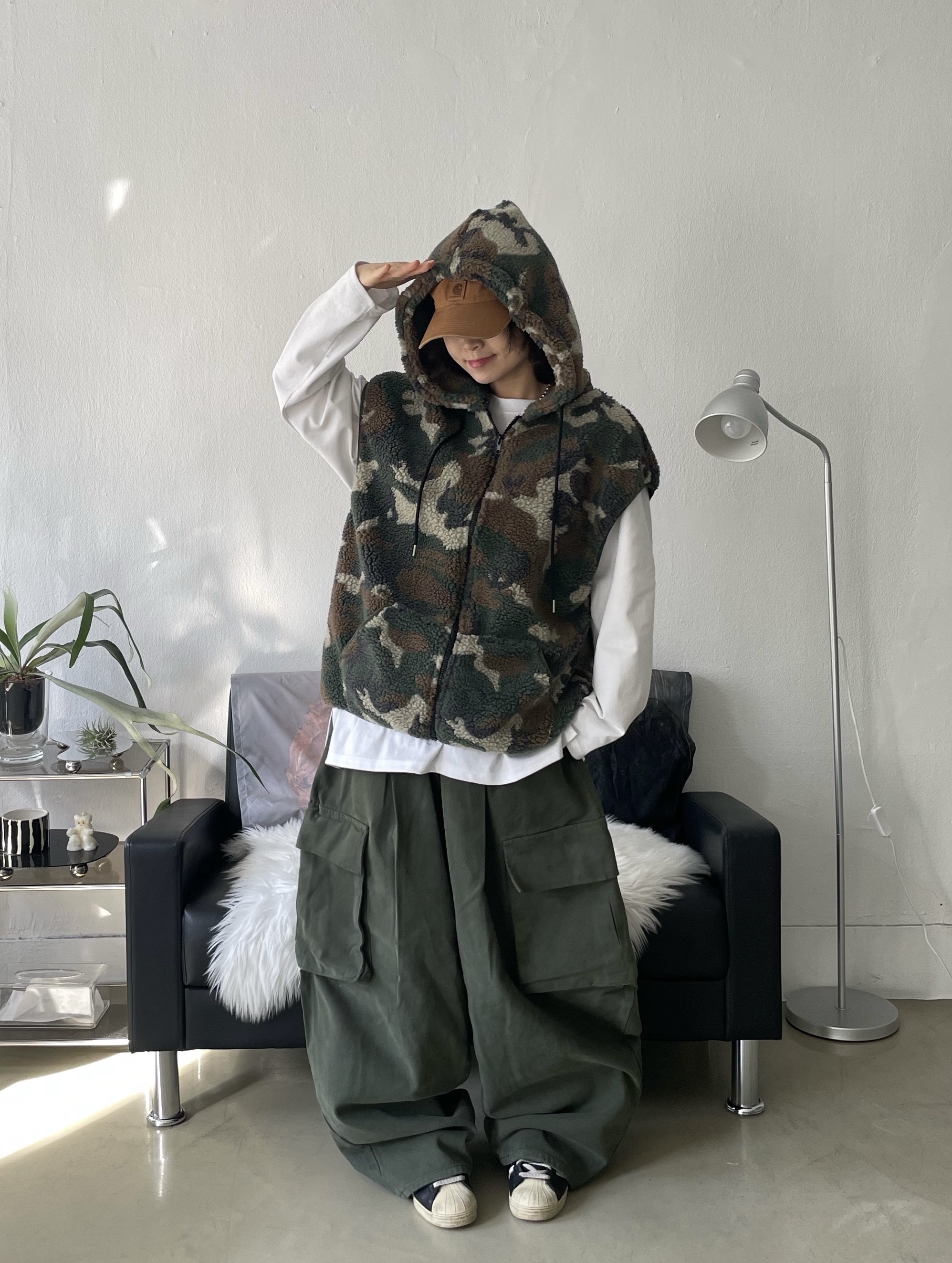 Carhartt Canvas Cap Carhartt Brown, Adidas Superstar Premium Black White 착용 스타일 - 1