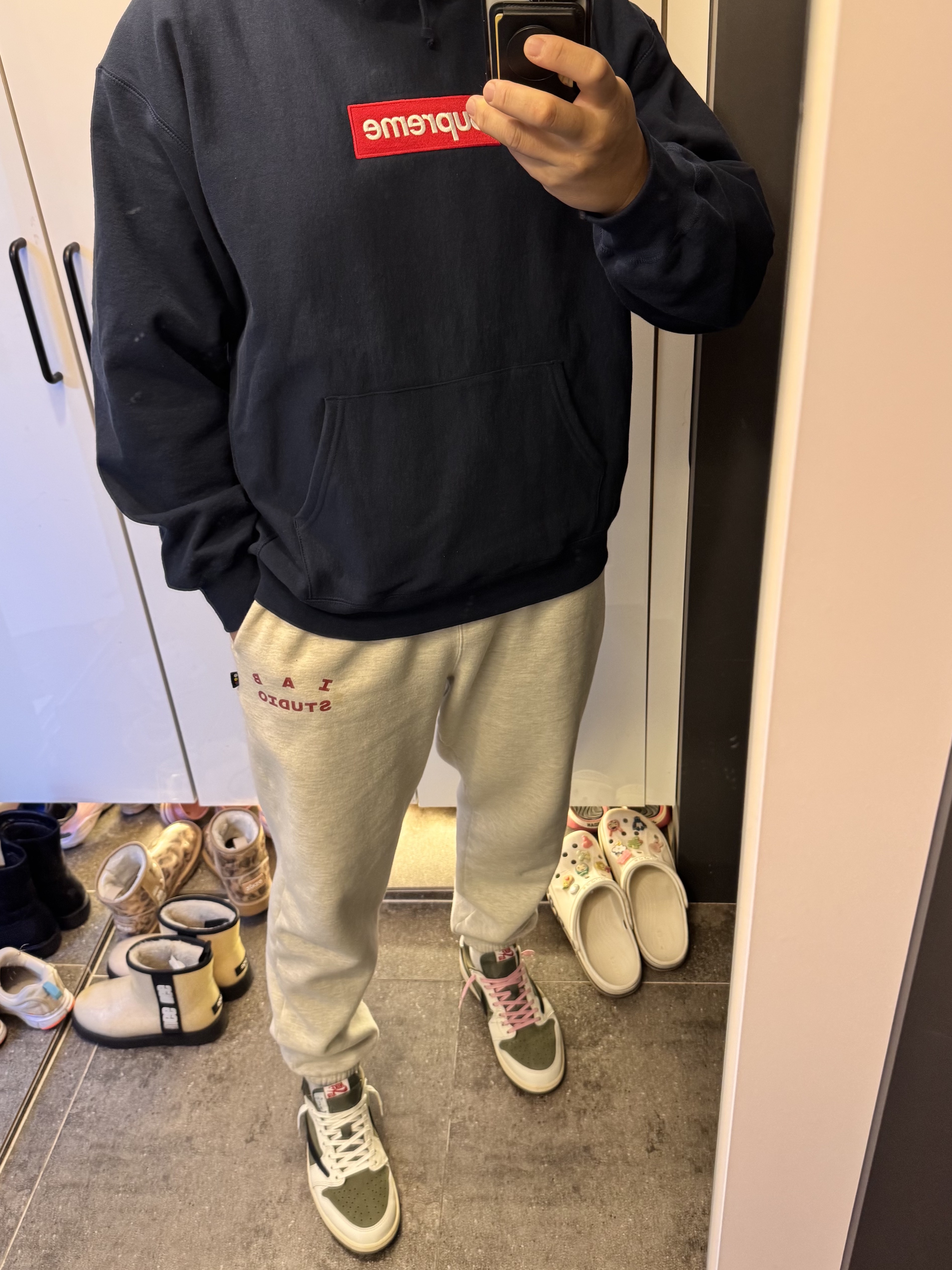 Stone Island 40123 Garment Dyed Crinkle Reps R-NY Down Jacket Black - 24FW, Supreme Box Logo Hooded Sweatshirt Navy - 24FW 착용 스타일 - 3