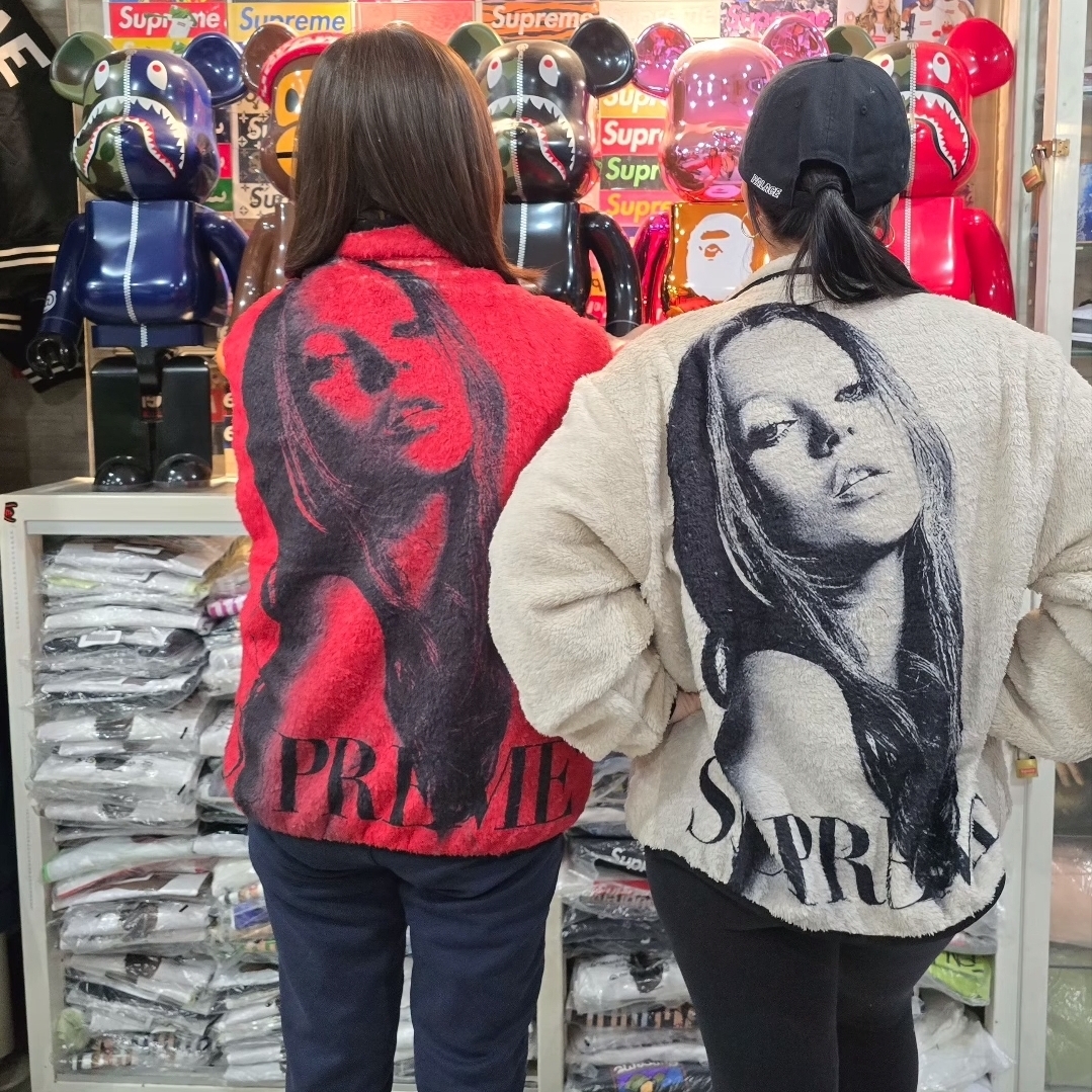 Supreme x Kate Moss Fleece Jacket Natural - 24FW 착용 스타일