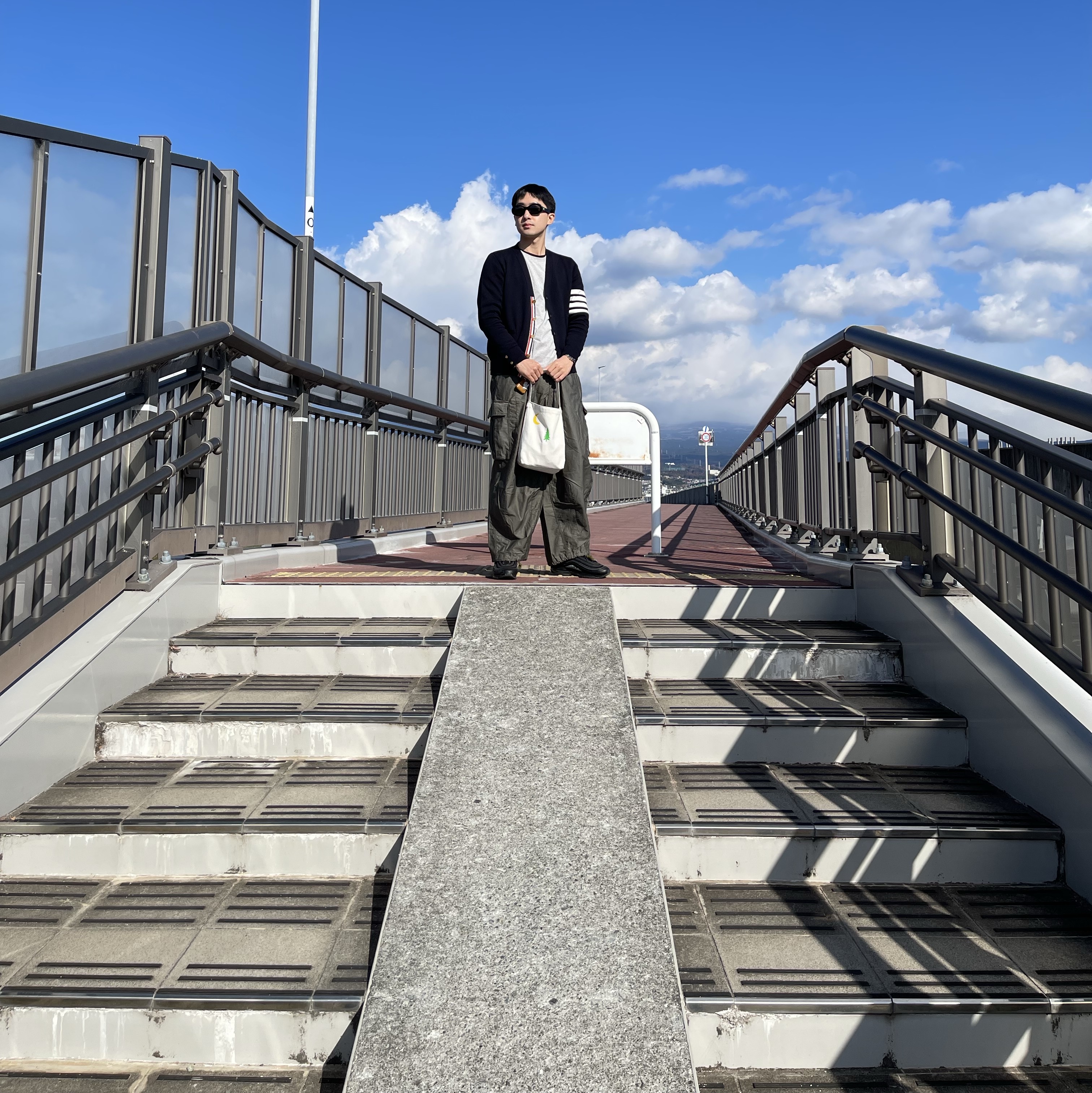 Thom Browne Milano Stitch 4-Bar Cardigan Navy, Needles H.D. BDU Pants Olive 착용 스타일 - 1