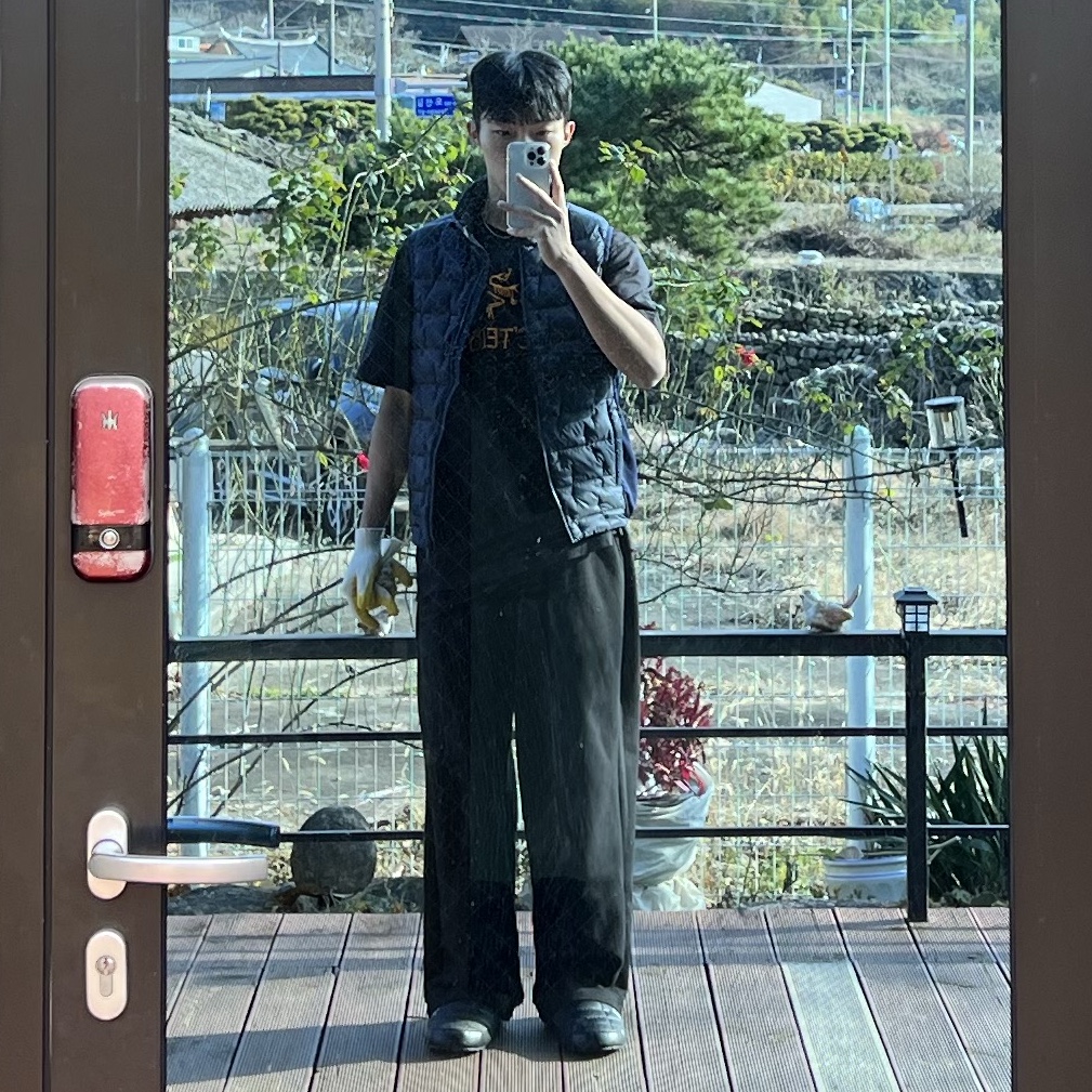 Arc'teryx Arc'word Logo SS T-Shirt Black II 착용 스타일