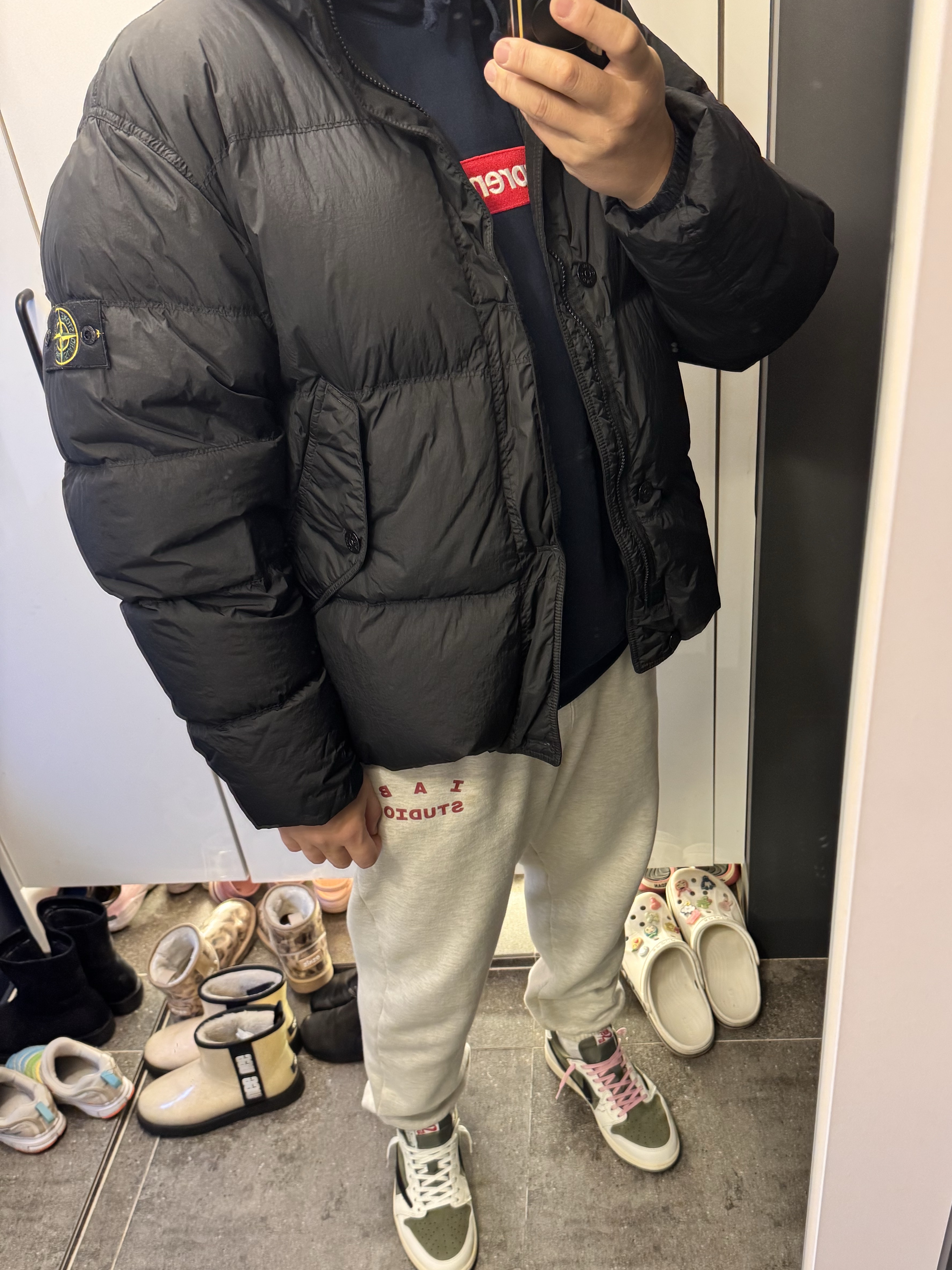 Stone Island 40123 Garment Dyed Crinkle Reps R-NY Down Jacket Black - 24FW, Supreme Box Logo Hooded Sweatshirt Navy - 24FW 착용 스타일 - 1