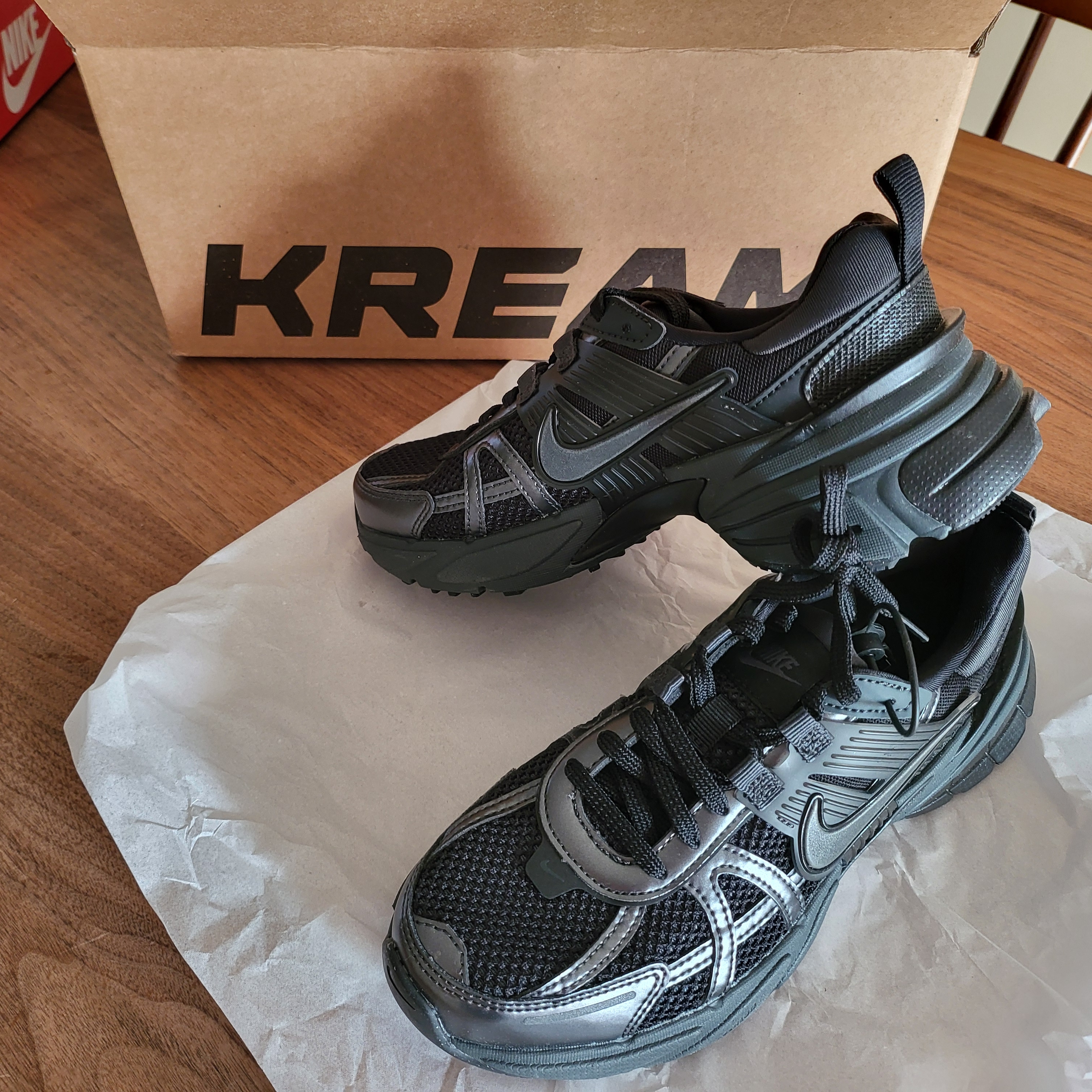 Nike V2K Run Black Anthracite 착용 스타일