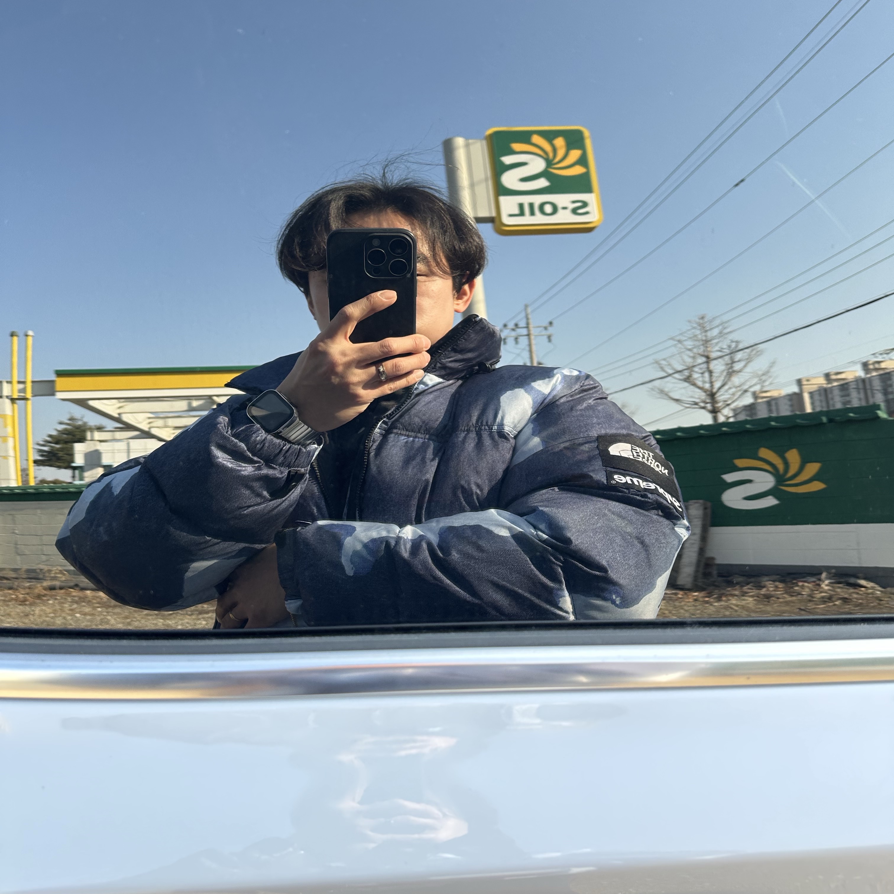 Supreme x The North Face Bleached Denim Print Nuptse Jacket Indigo - 21FW 착용 스타일