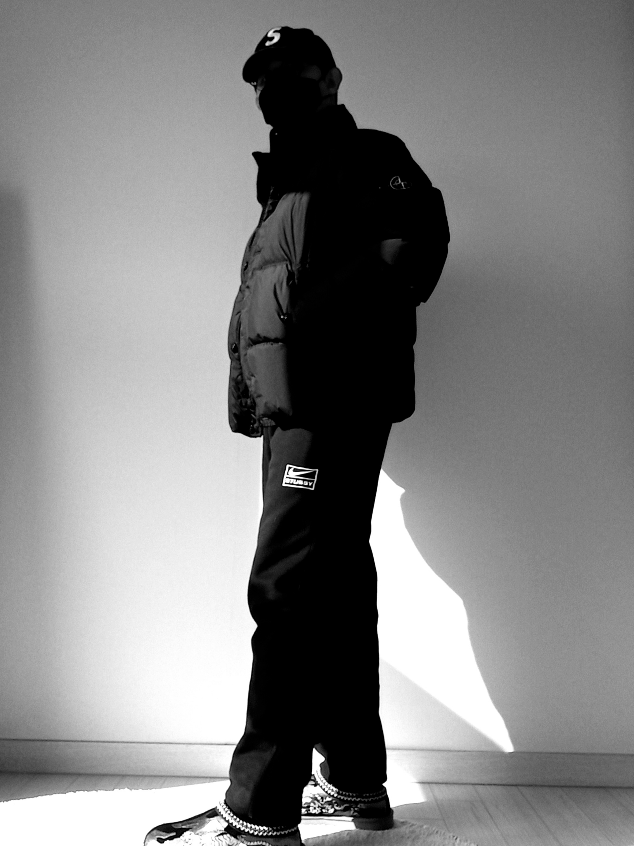 Supreme Cordura Ripstop S Logo 6-Panel Black - 23SS, Nike x Stussy NRG Washed Fleece Crewneck Black (DO5310-010) 착용 스타일 - 2