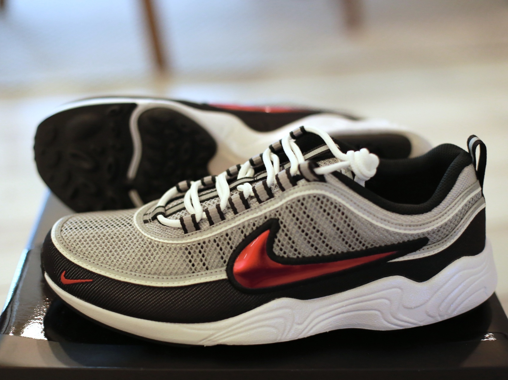 Nike Air Zoom Spiridon Metallic Silver and Sport Red 2024 착용 스타일 - 4