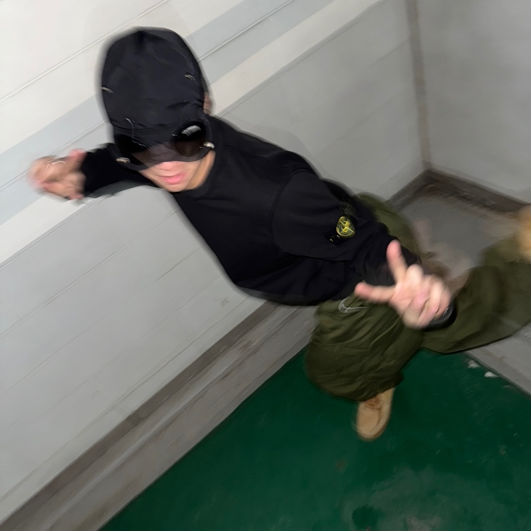 Stone Island 63020 Crewneck Sweatshirt Black - 22FW, Nike Air Force 1 High '07 LV8 WB Flax 착용 스타일 - 2