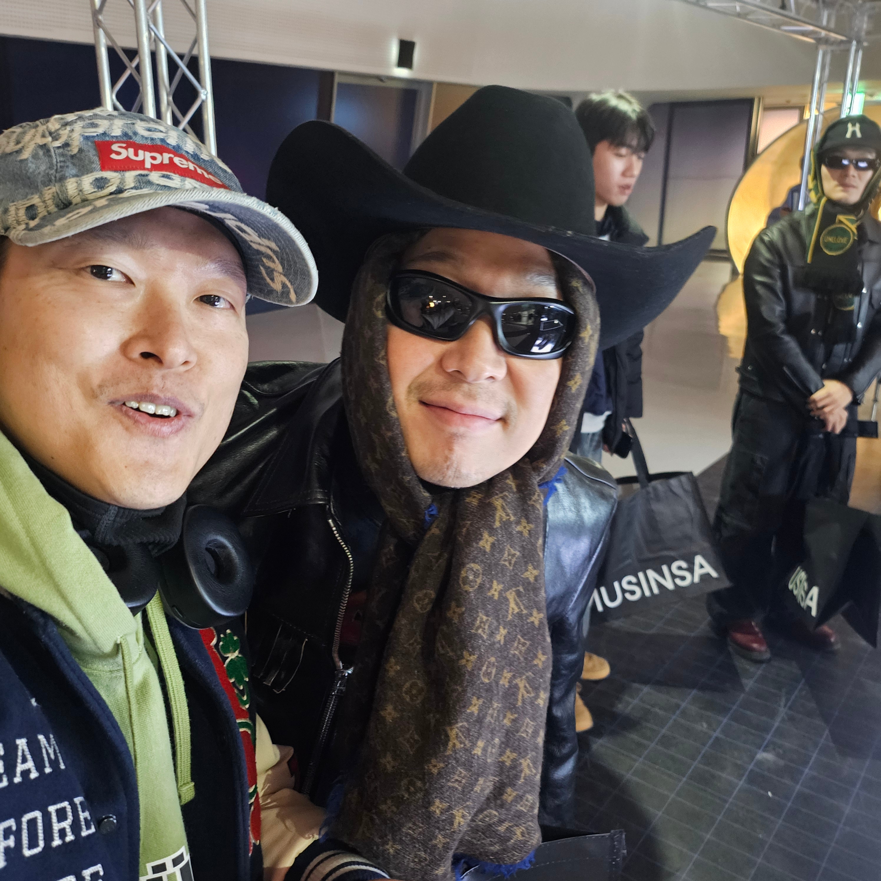Nike x Sean Wotherspoon Air Max 1/97, Stussy SS Link Hoodie Moss 착용 스타일 - 3