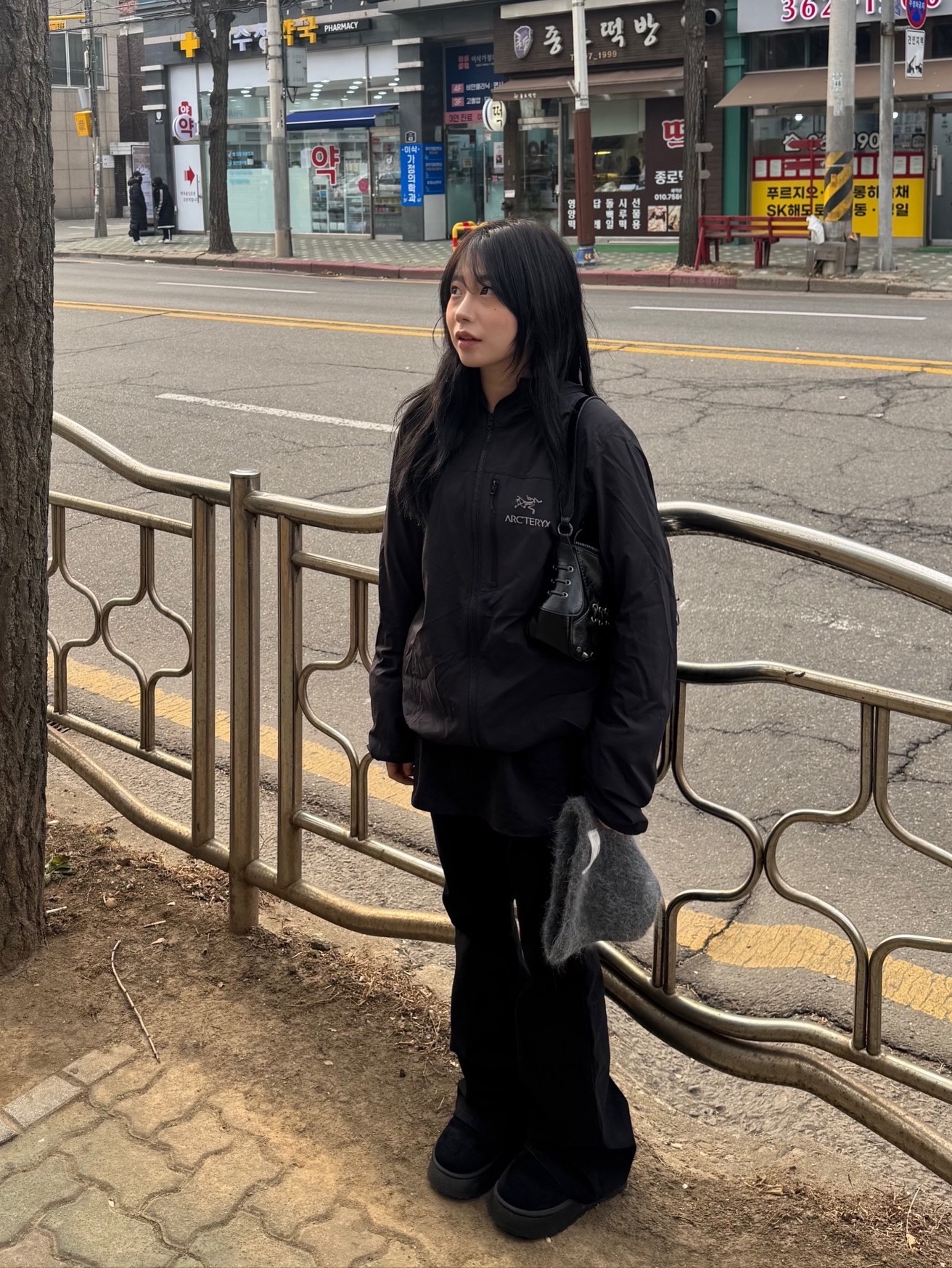 Arc'teryx Squamish Hoody Black 착용 스타일 - 1