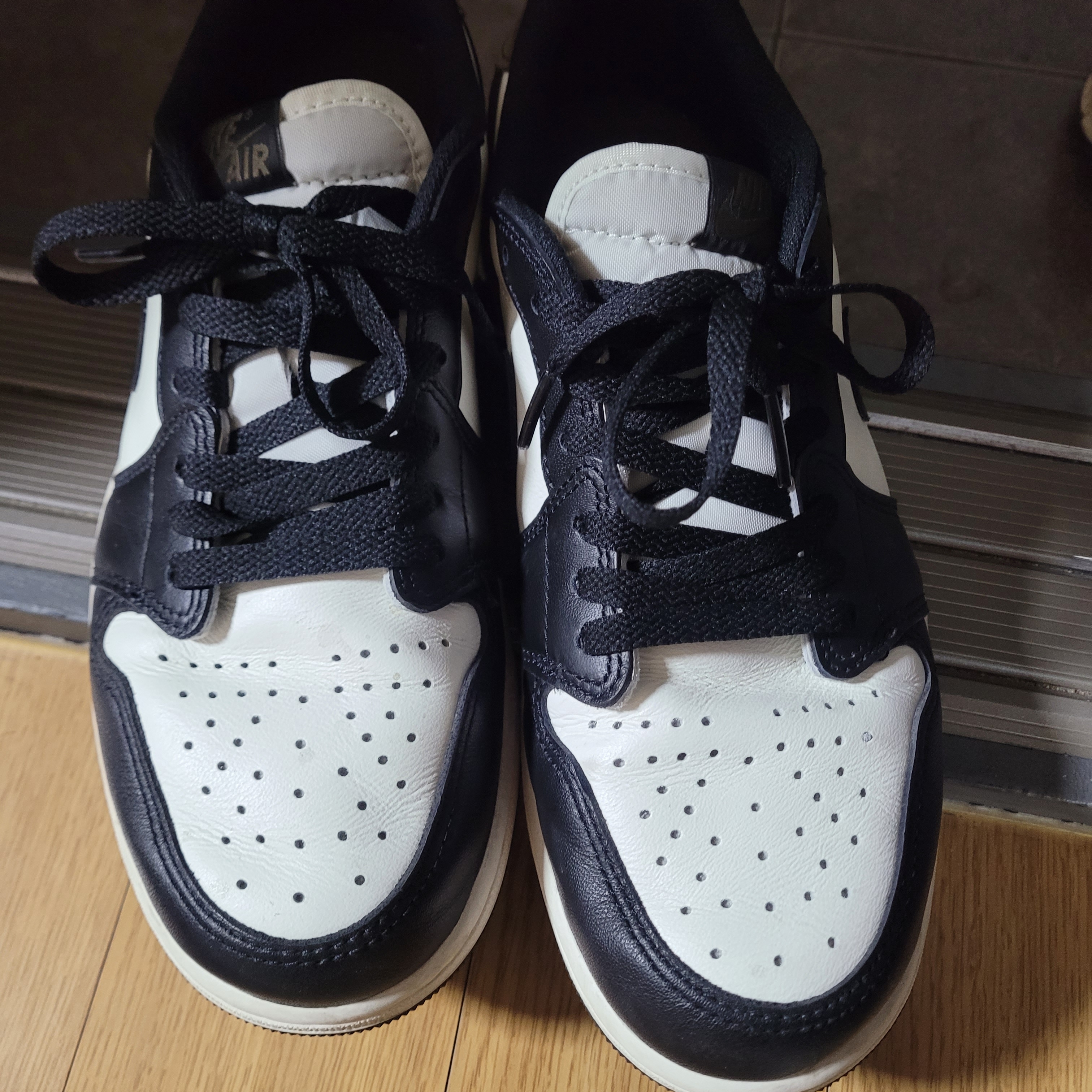 Jordan 1 Retro Low OG Mocha 착용 스타일 - 2