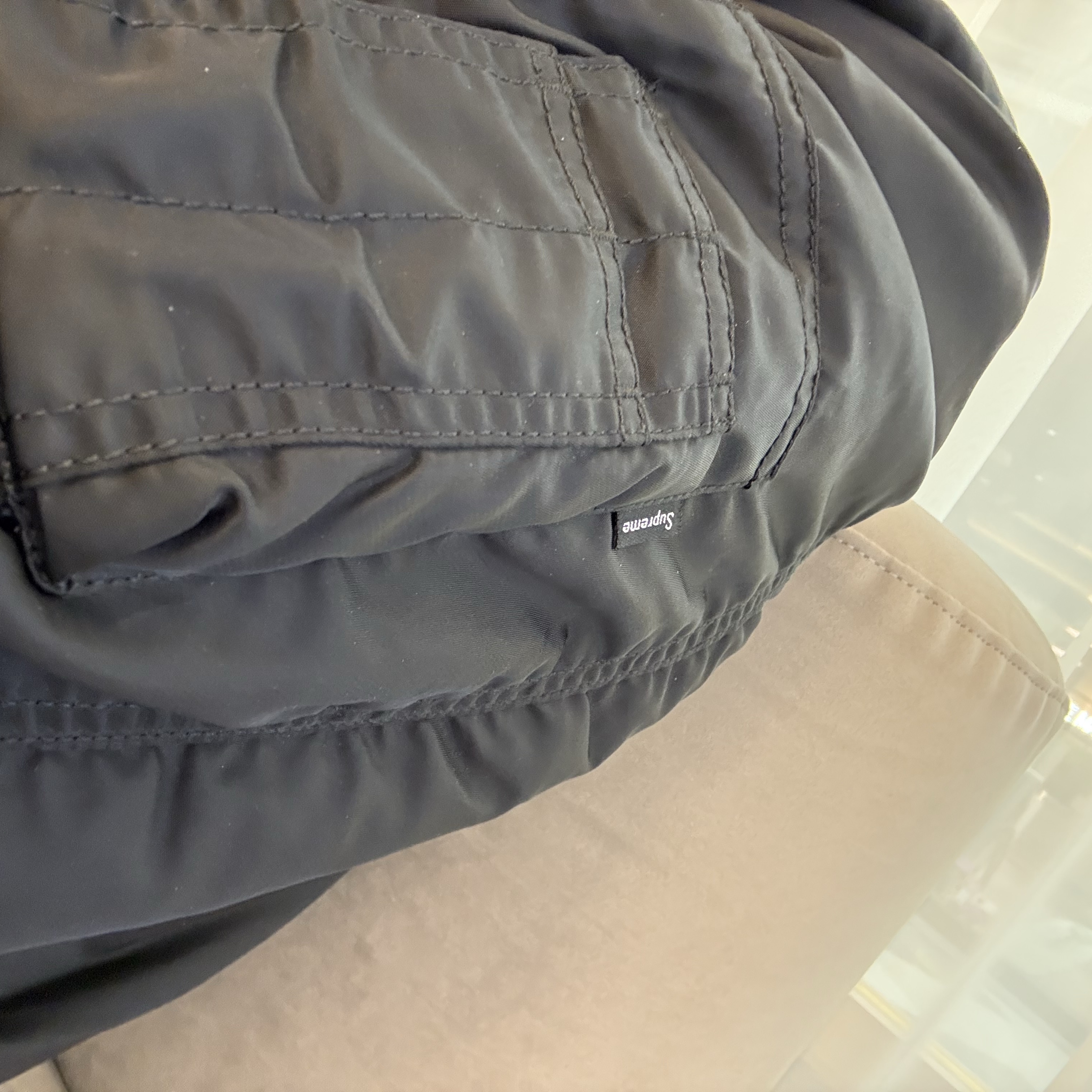 Salomon x SNS XT-6 GTX Almond Milk Seagrass, Supreme Hanes Crew Socks White (4 Pack) 착용 스타일 - 3