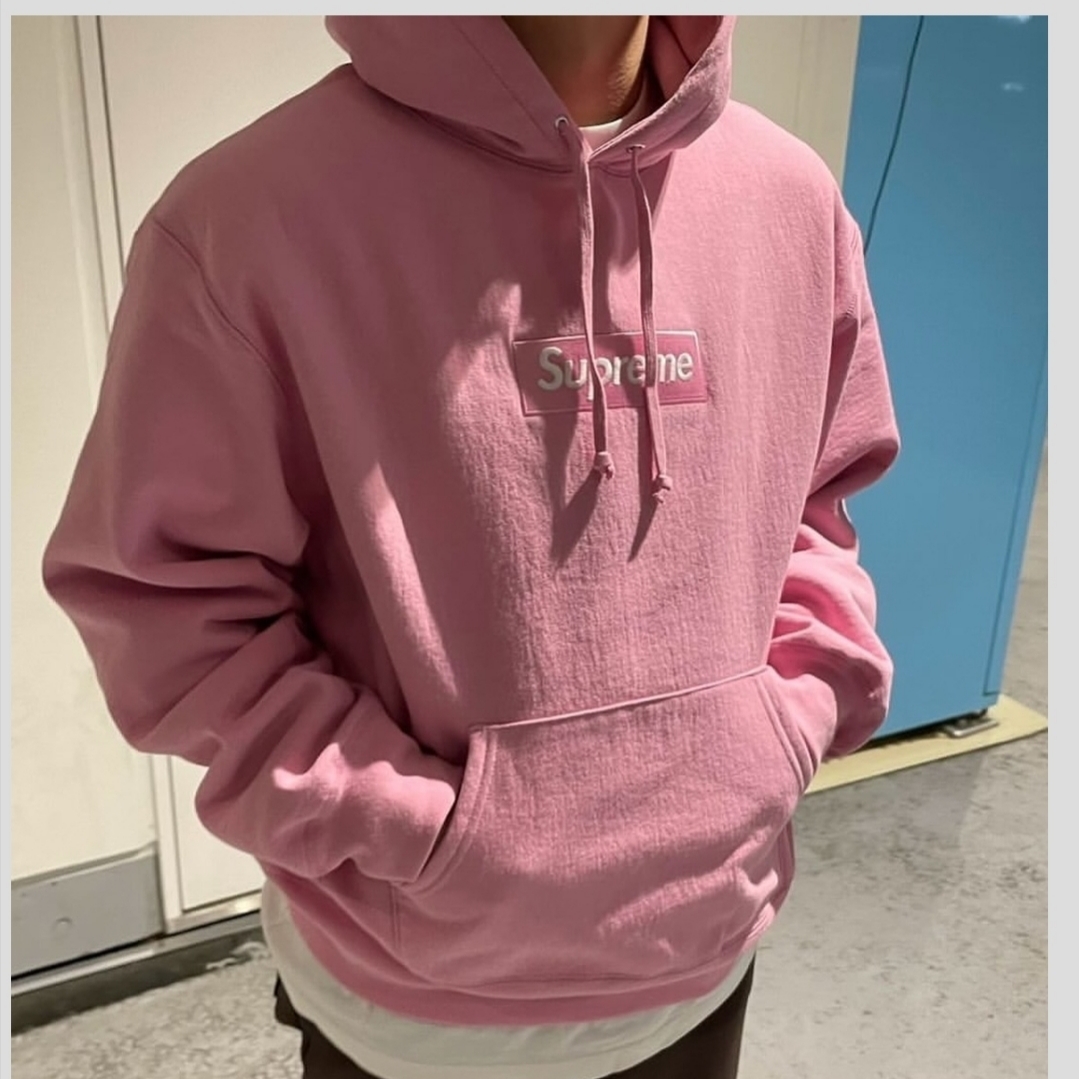 Supreme Box Logo Hooded Sweatshirt Dusty Pink - 24FW, Supreme Lasered Denim Camp Cap White - 24FW 착용 스타일 - 7
