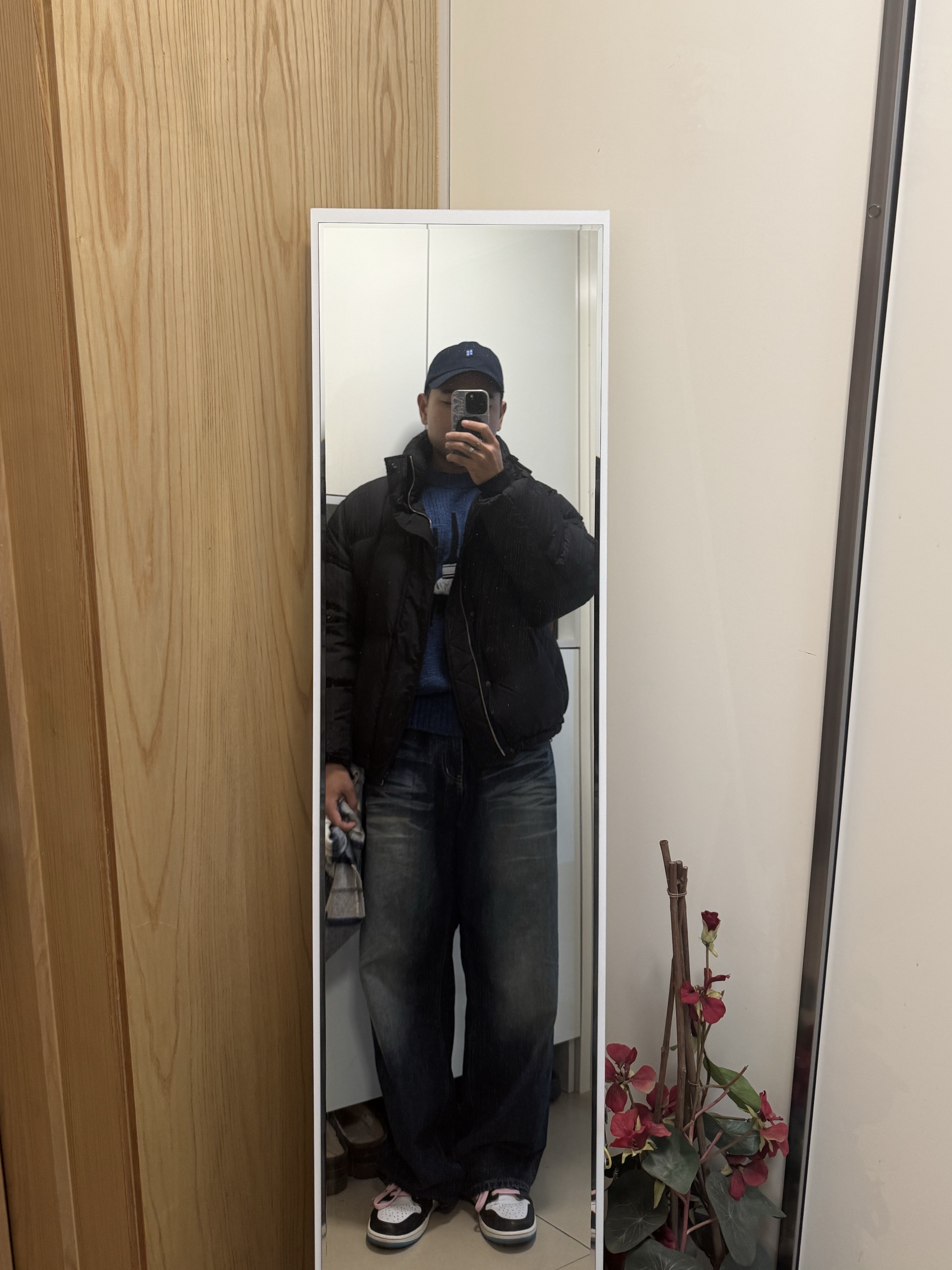 Ader Error Sig; TRS Tag Cap 01 Navy, Jordan 1 Retro Low OG Black and Dark Powder Blue 착용 스타일