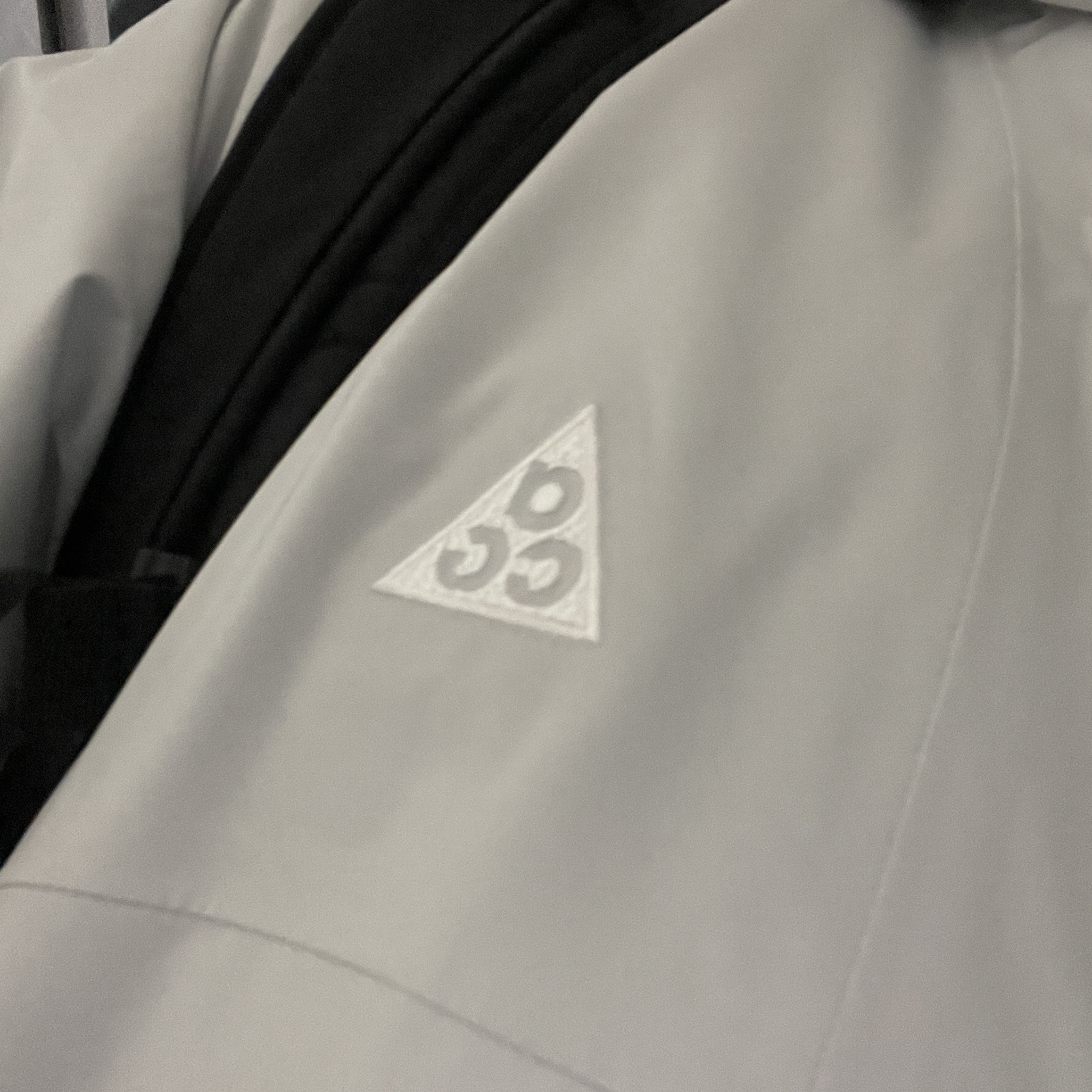 Nike ACG Storm-Fit ADV Cascade Rains Full Zip Jacket Photon Dust - Asia, The North Face Big Shot Black 착용 스타일 - 2