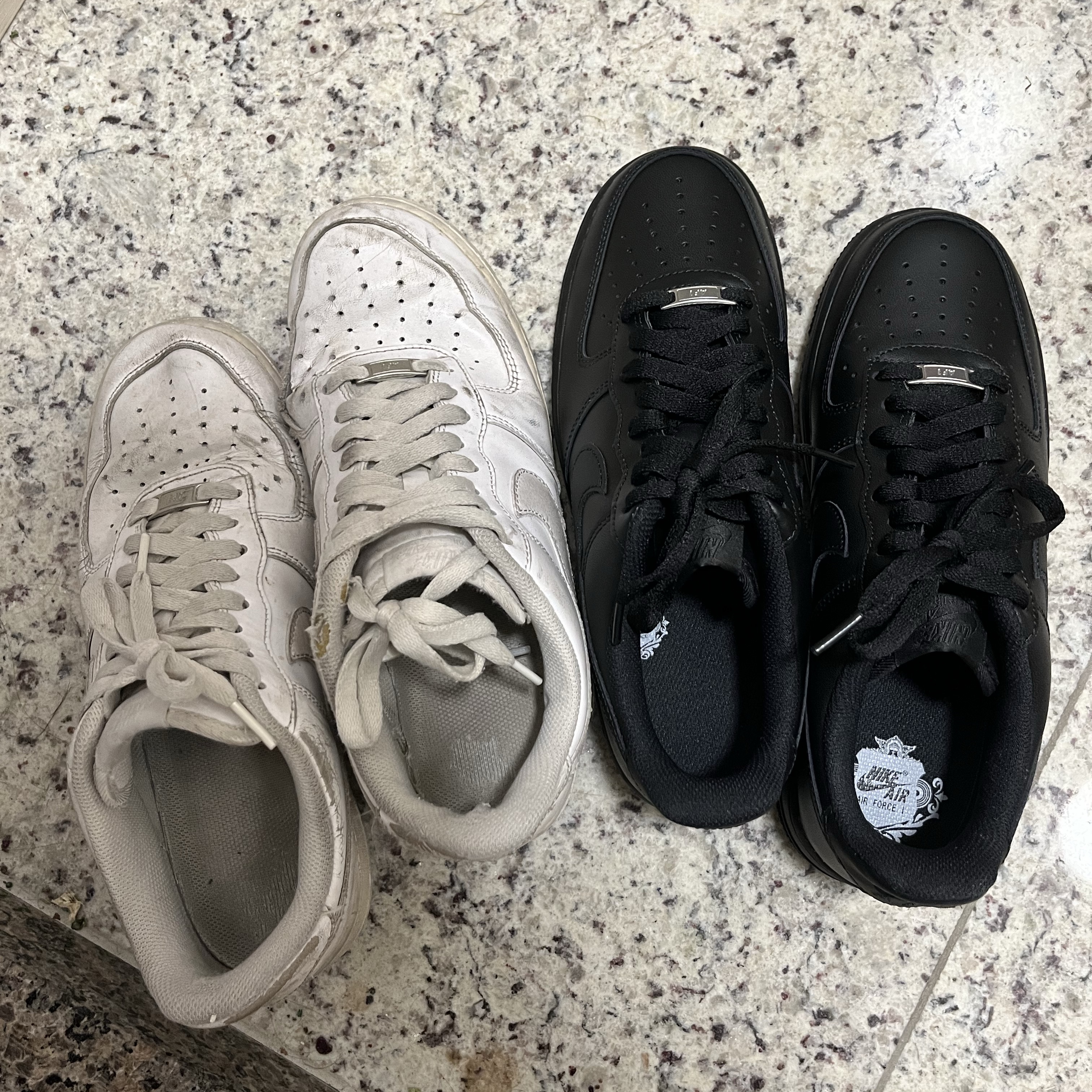 Nike Air Force 1 '07 Low Triple Black 착용 스타일