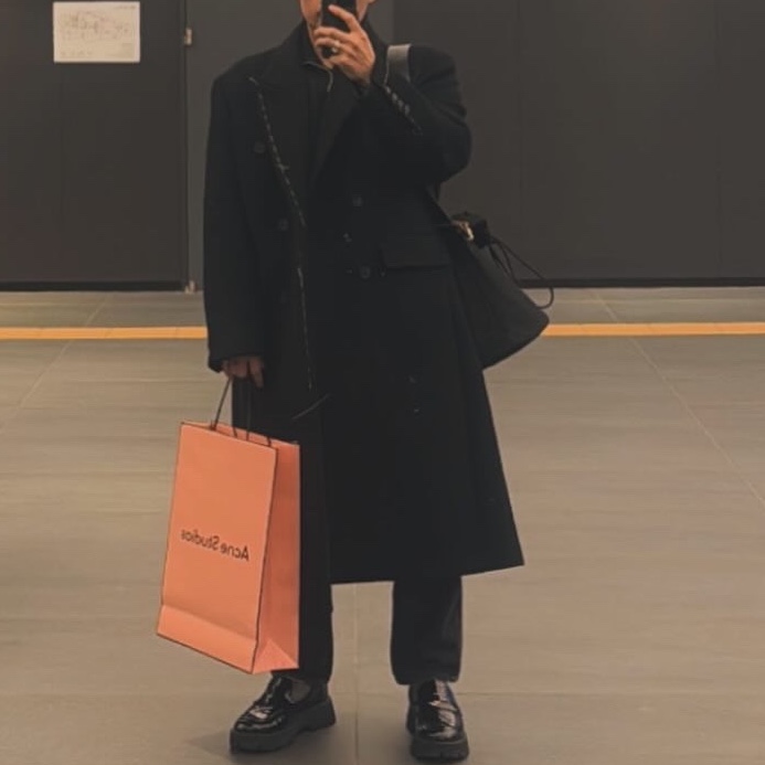 STU Hand Stitch Double Coat Black 착용 스타일