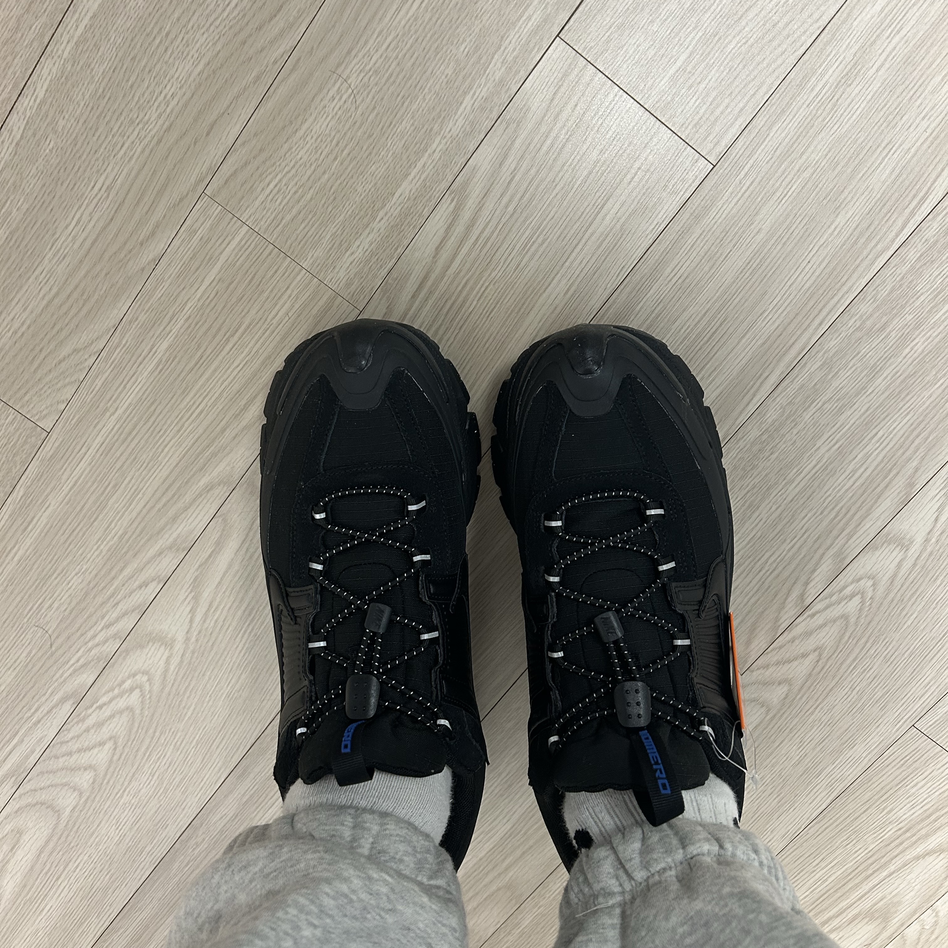 Nike Zoom Vomero Roam Black Racer Blue 착용 스타일 - 1